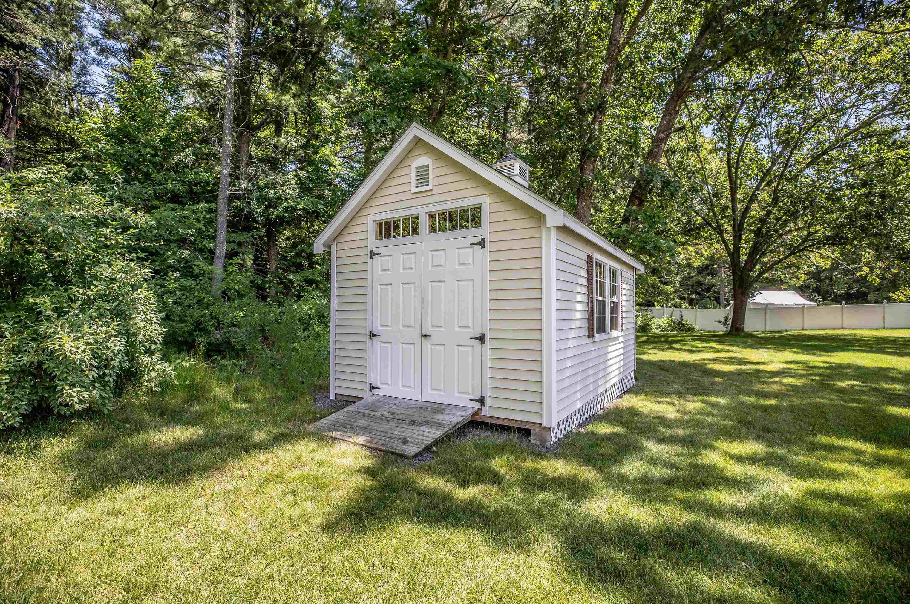 199 Charles Bancroft Hwy, Hudson NH  03052-2601 exterior