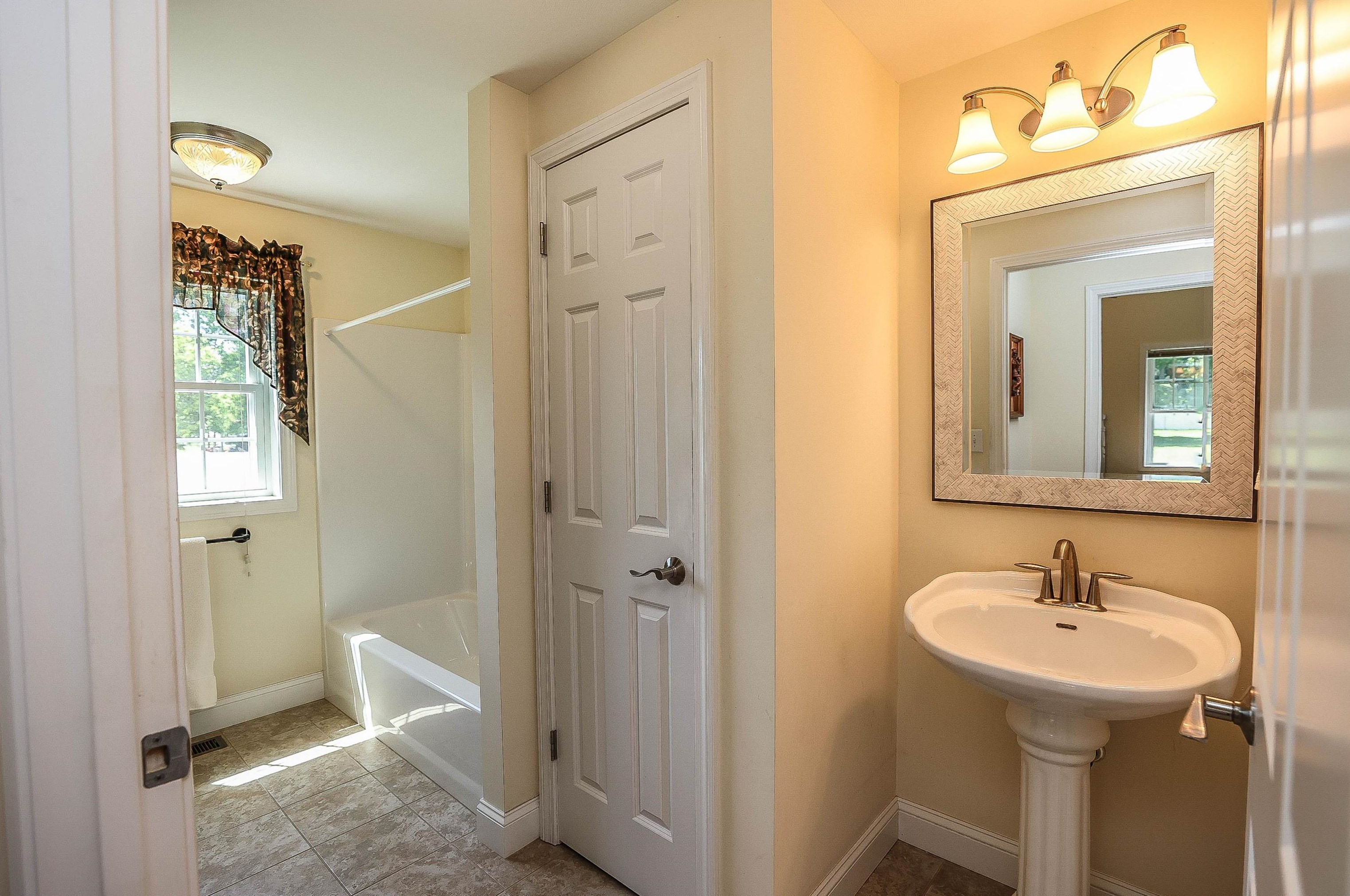 199 Charles Bancroft Hwy, Hudson NH  03052-2601 exterior