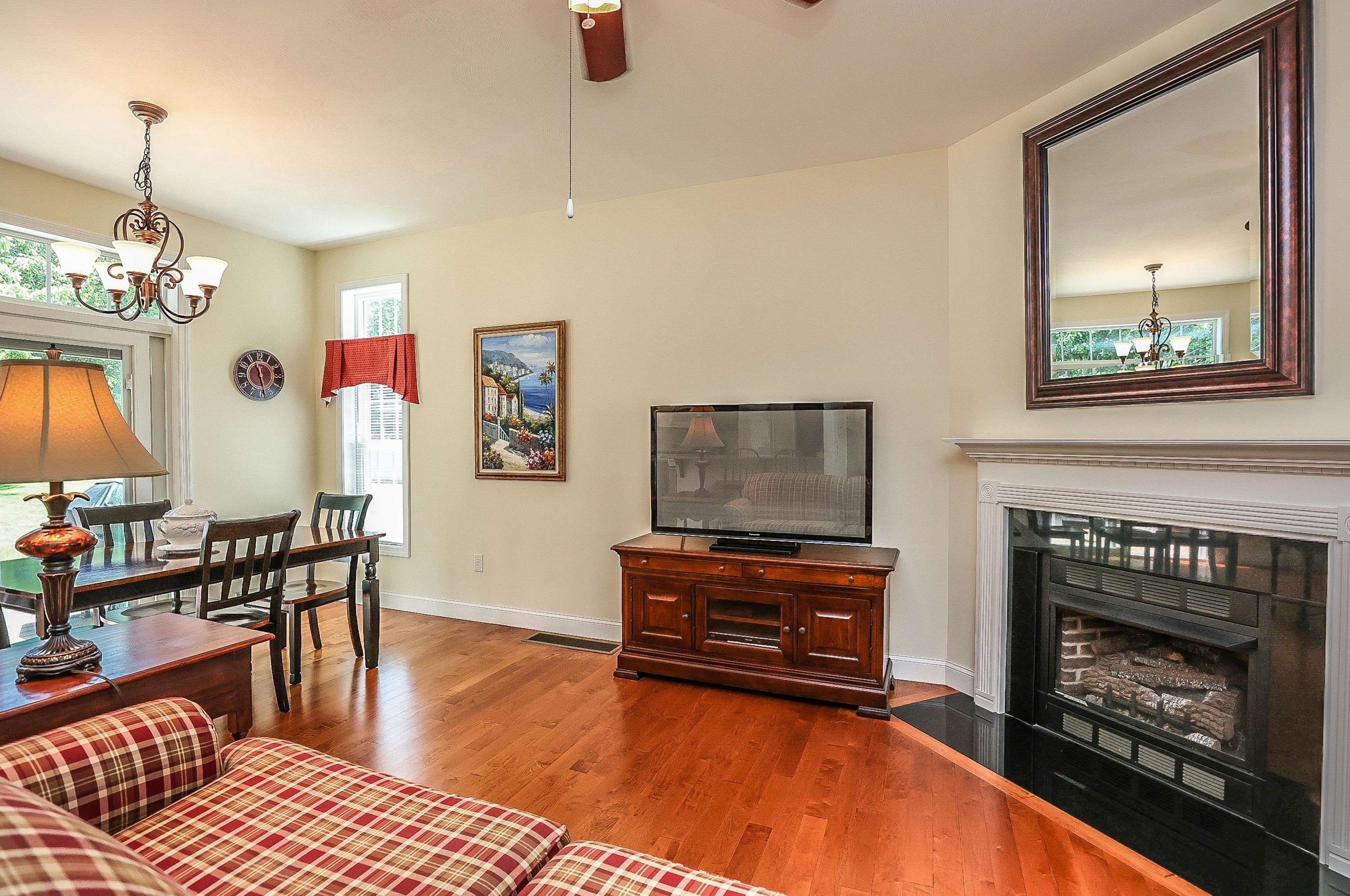 199 Charles Bancroft Hwy, Hudson NH  03052-2601 exterior