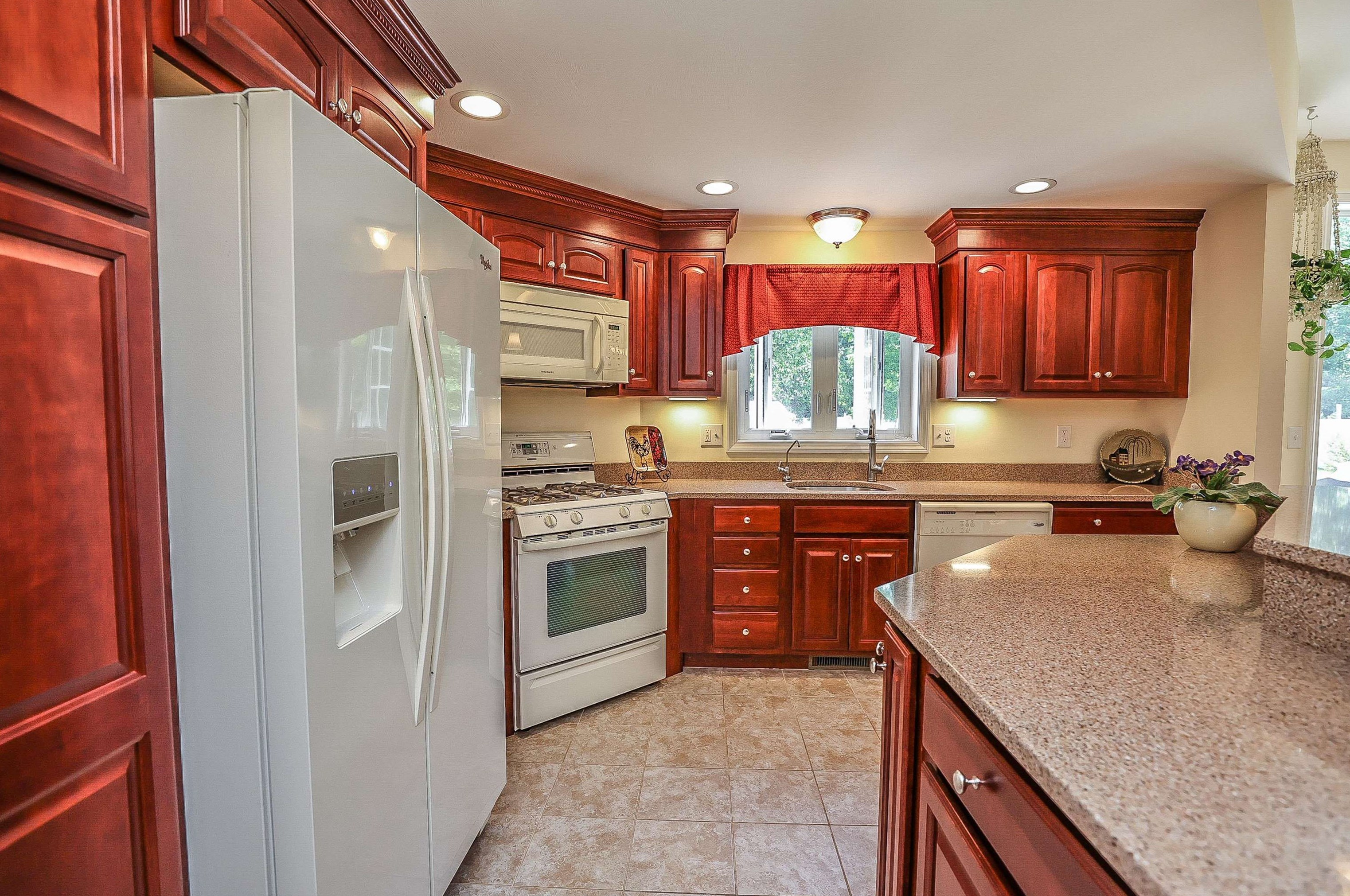 199 Charles Bancroft Hwy, Hudson NH  03052-2601 exterior