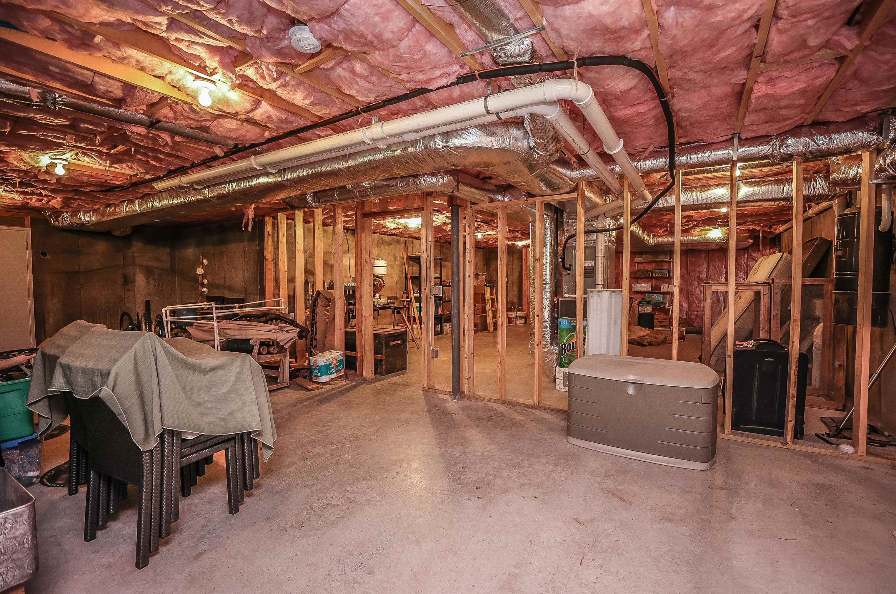 199 Charles Bancroft Hwy, Hudson NH  03052-2601 exterior