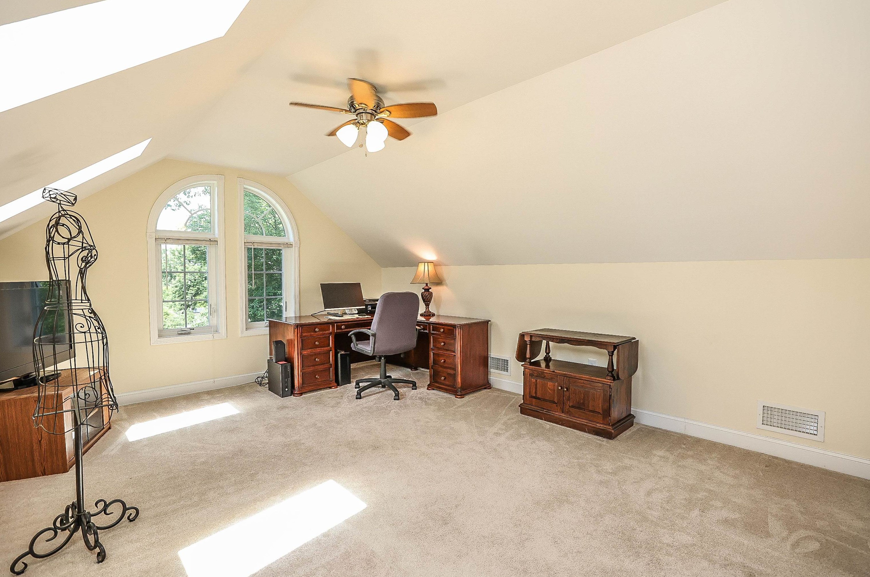 199 Charles Bancroft Hwy, Hudson NH  03052-2601 exterior