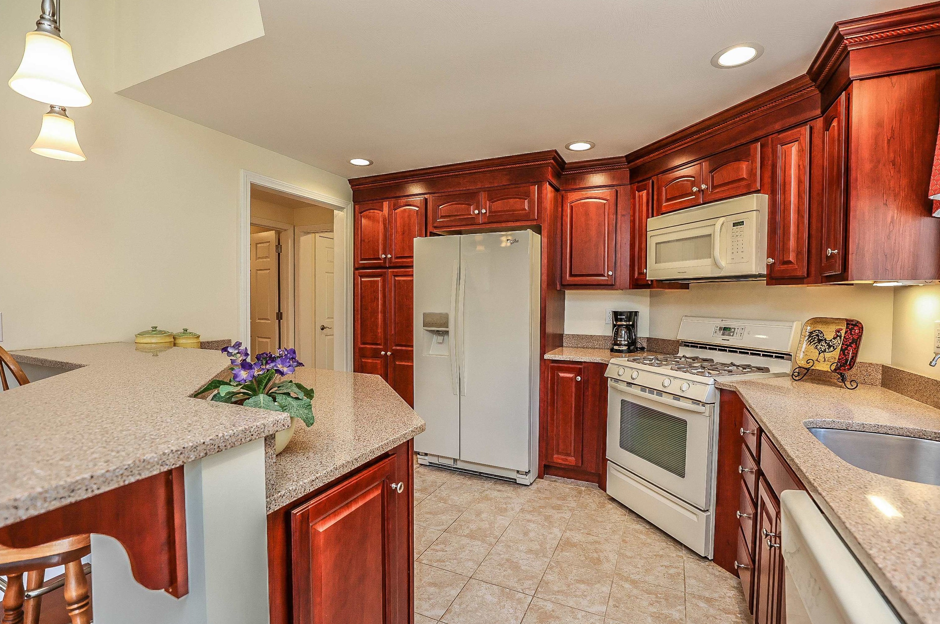 199 Charles Bancroft Hwy, Hudson NH  03052-2601 exterior