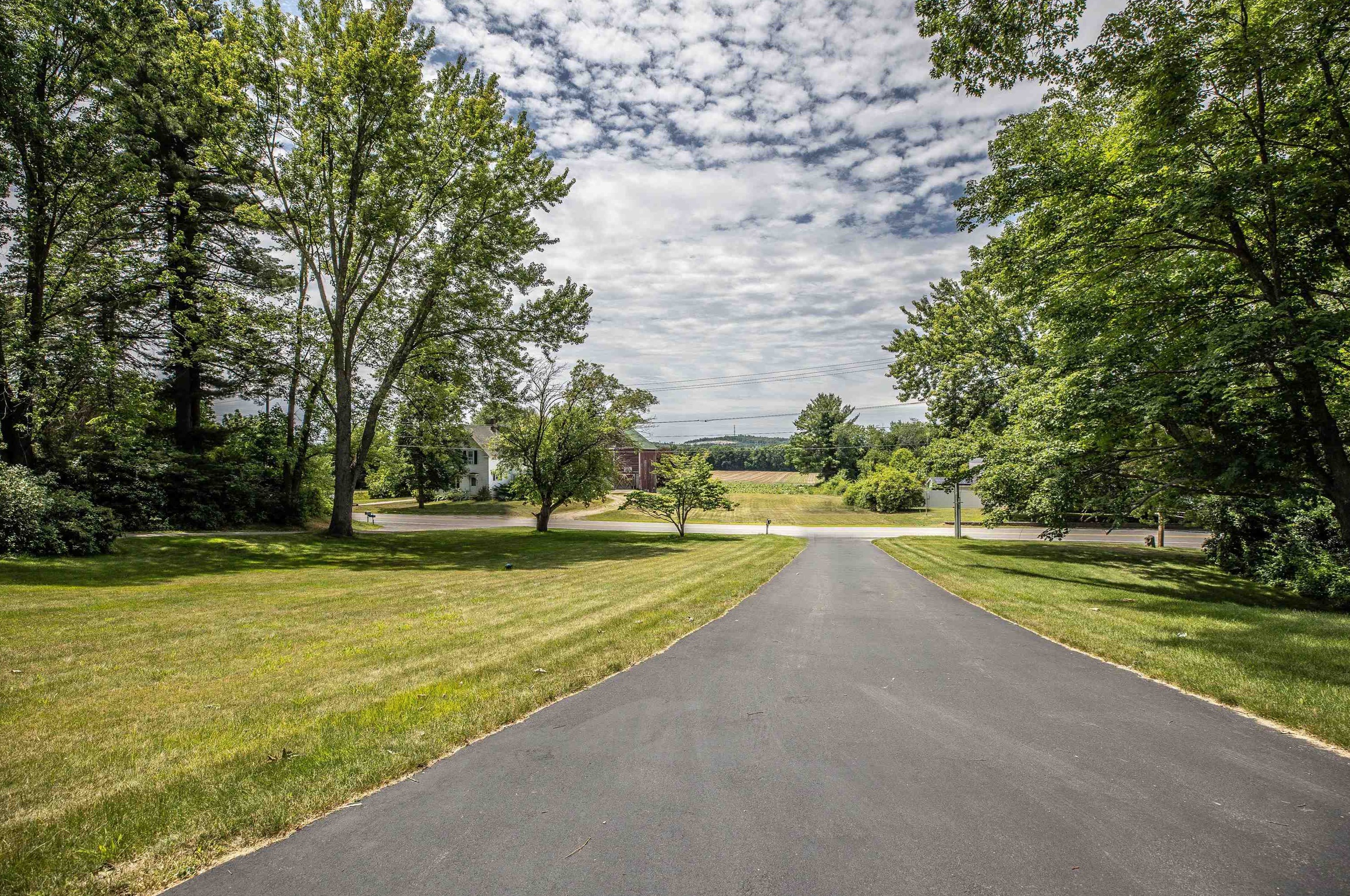 199 Charles Bancroft Hwy, Hudson NH  03052-2491 exterior