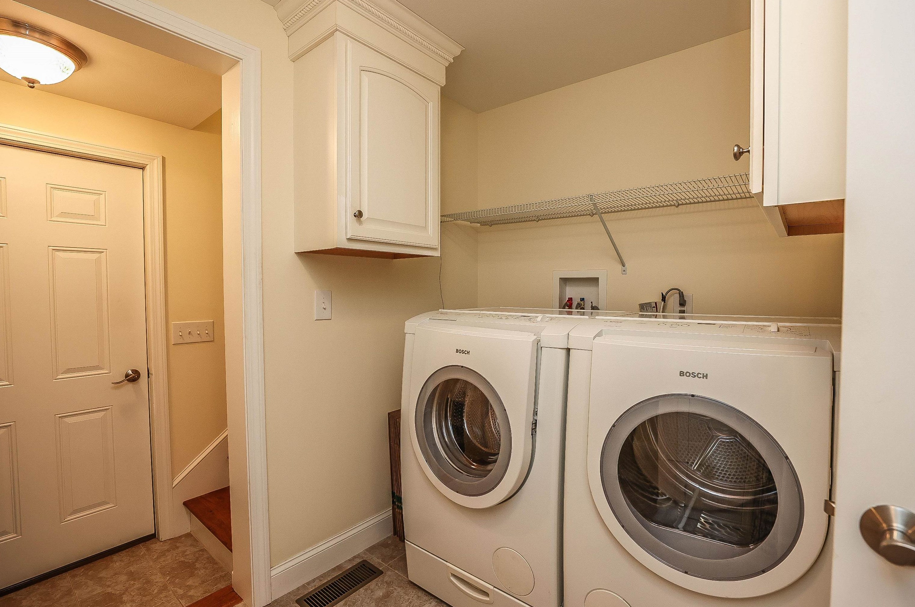 199 Charles Bancroft Hwy, Hudson NH  03052-2601 exterior