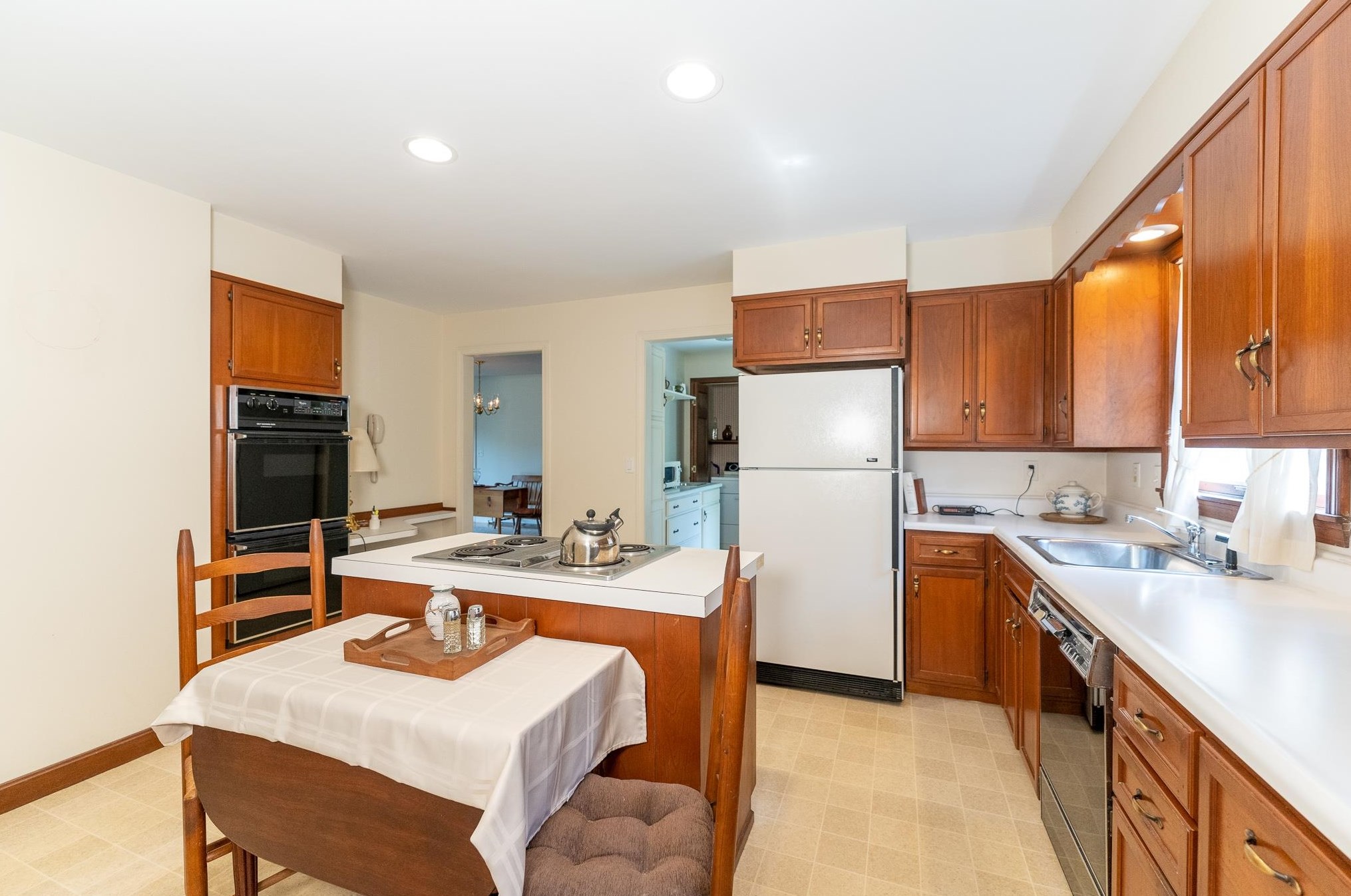 154 Ledge Hill Rd, Tuftonboro NH  03816-5352 exterior