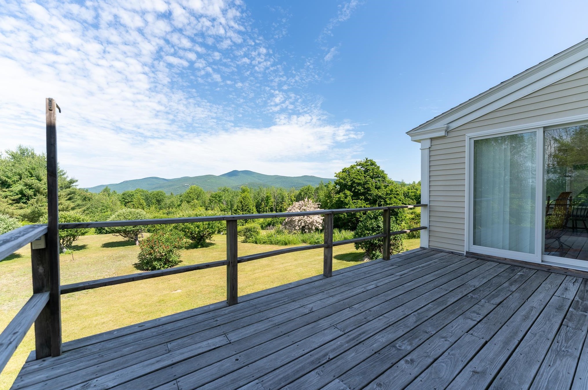 154 Ledge Hill Rd, Tuftonboro NH  03816-5352 exterior