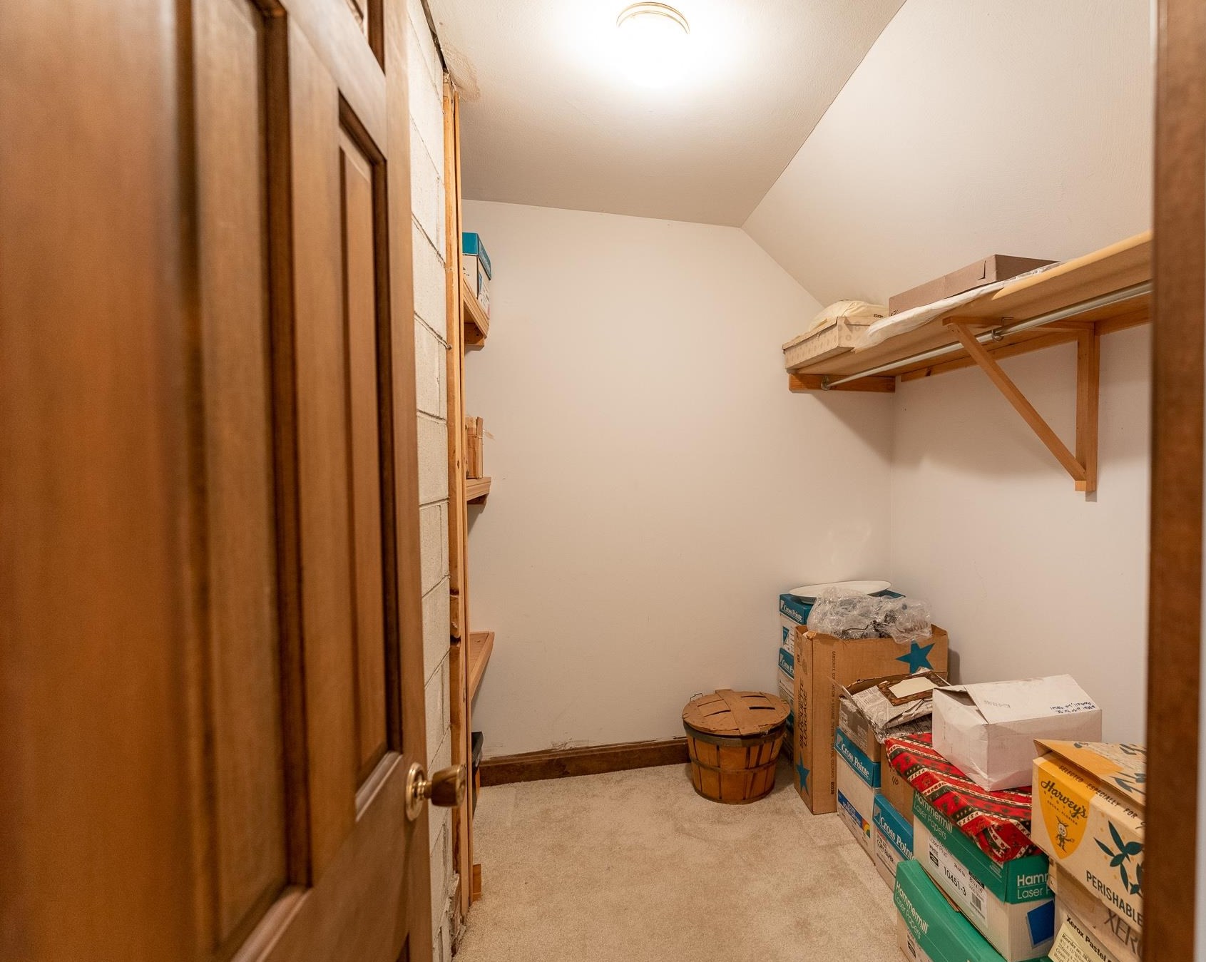 154 Ledge Hill Rd, Tuftonboro NH  03816-5352 exterior