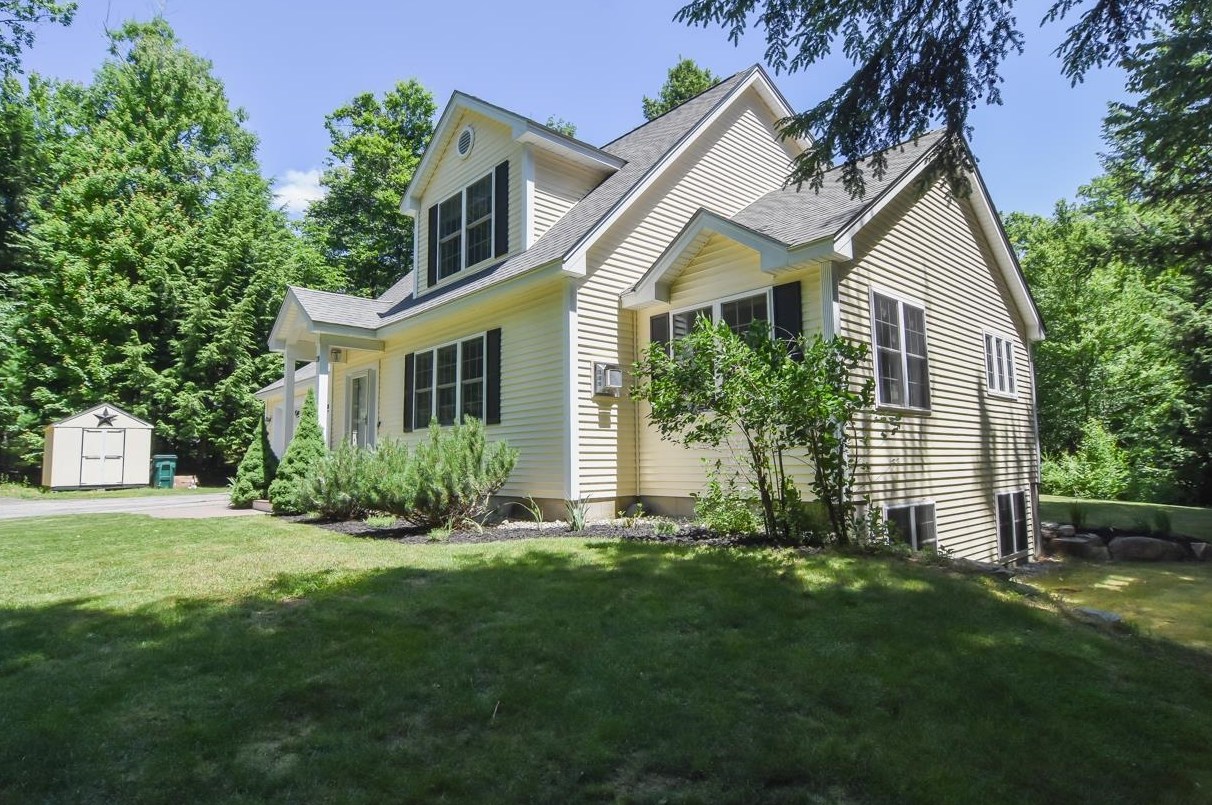 20 Westgate Rd, Mount Vernon, NH 03057