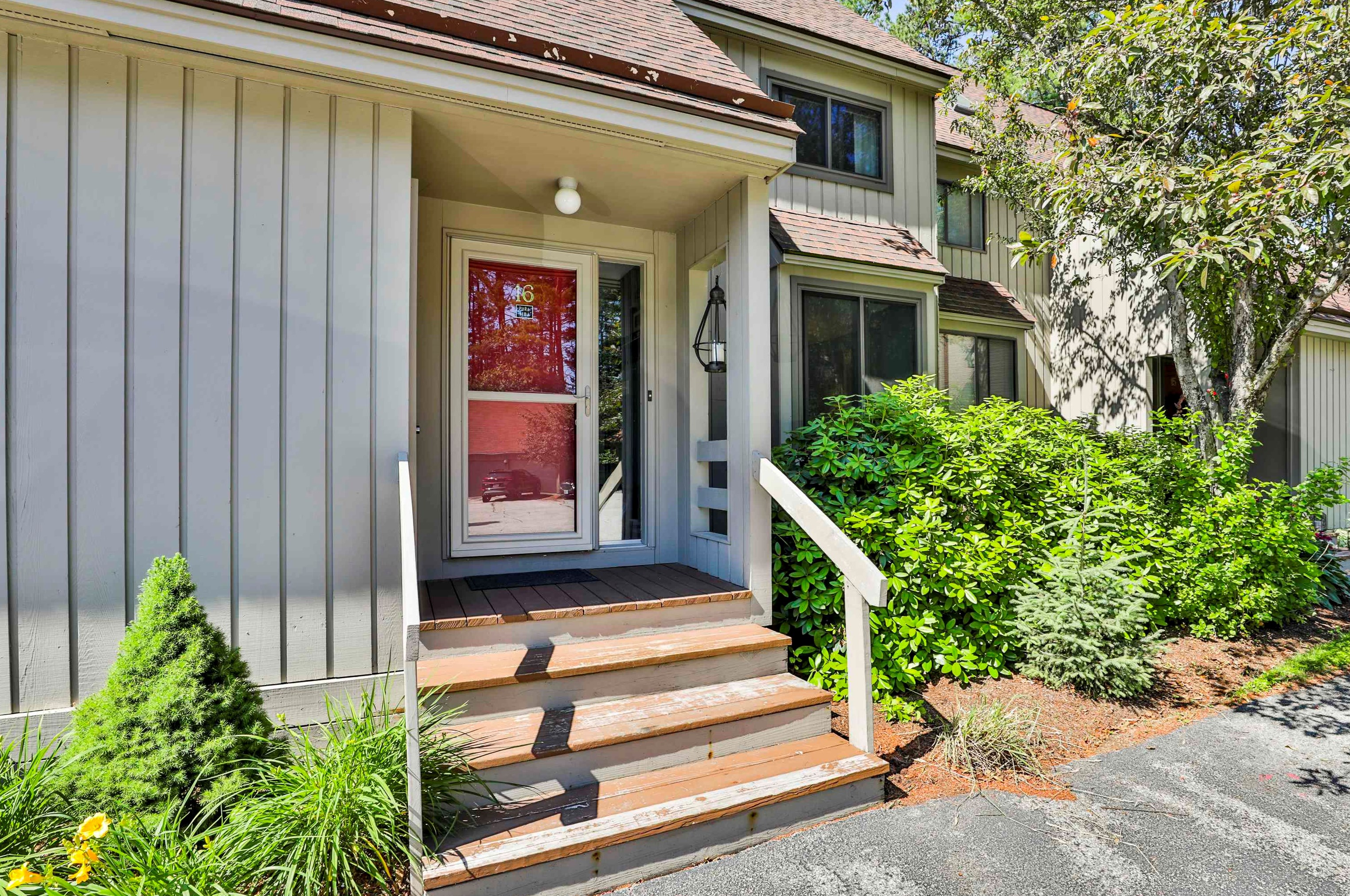 16 Ascot Ct, Manchester, NH 03110-6500