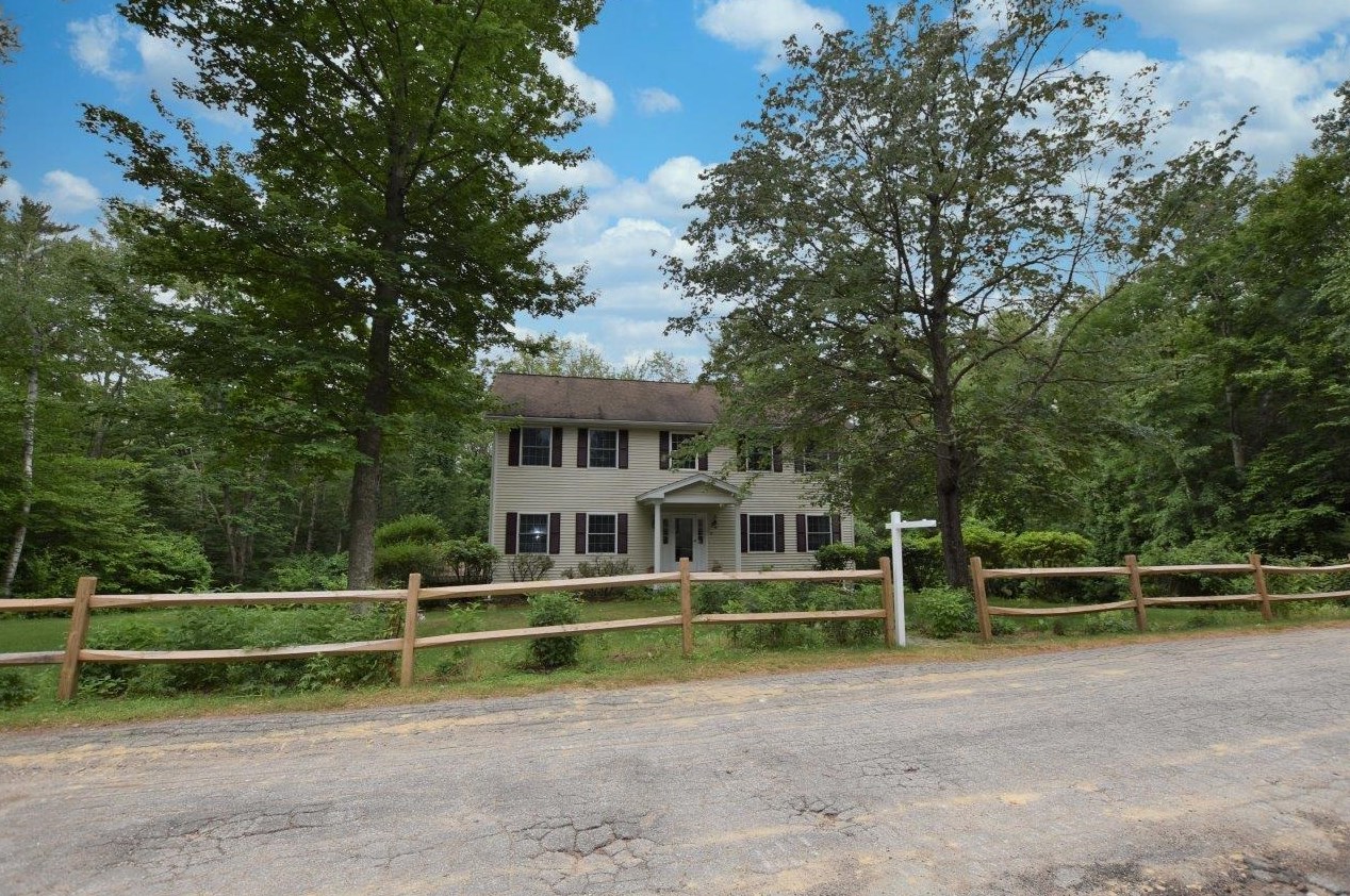 16 Berrywood Dr, Tuftonboro, NH 03894-4007