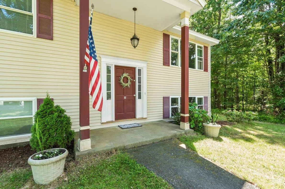 5 Al St, Derry, NH 03038