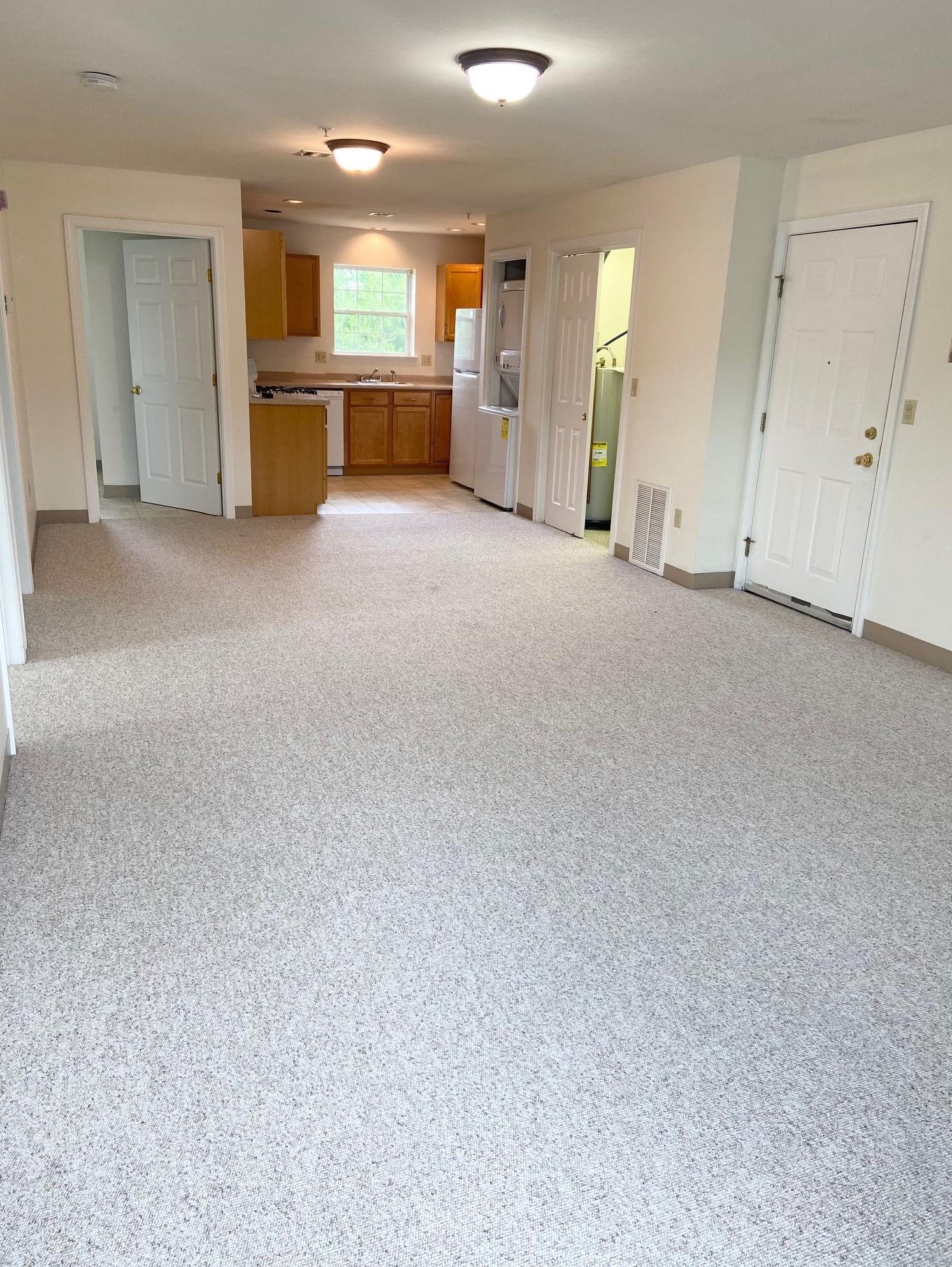 6 Tampa Dr, Rochester, NH 03867-4299