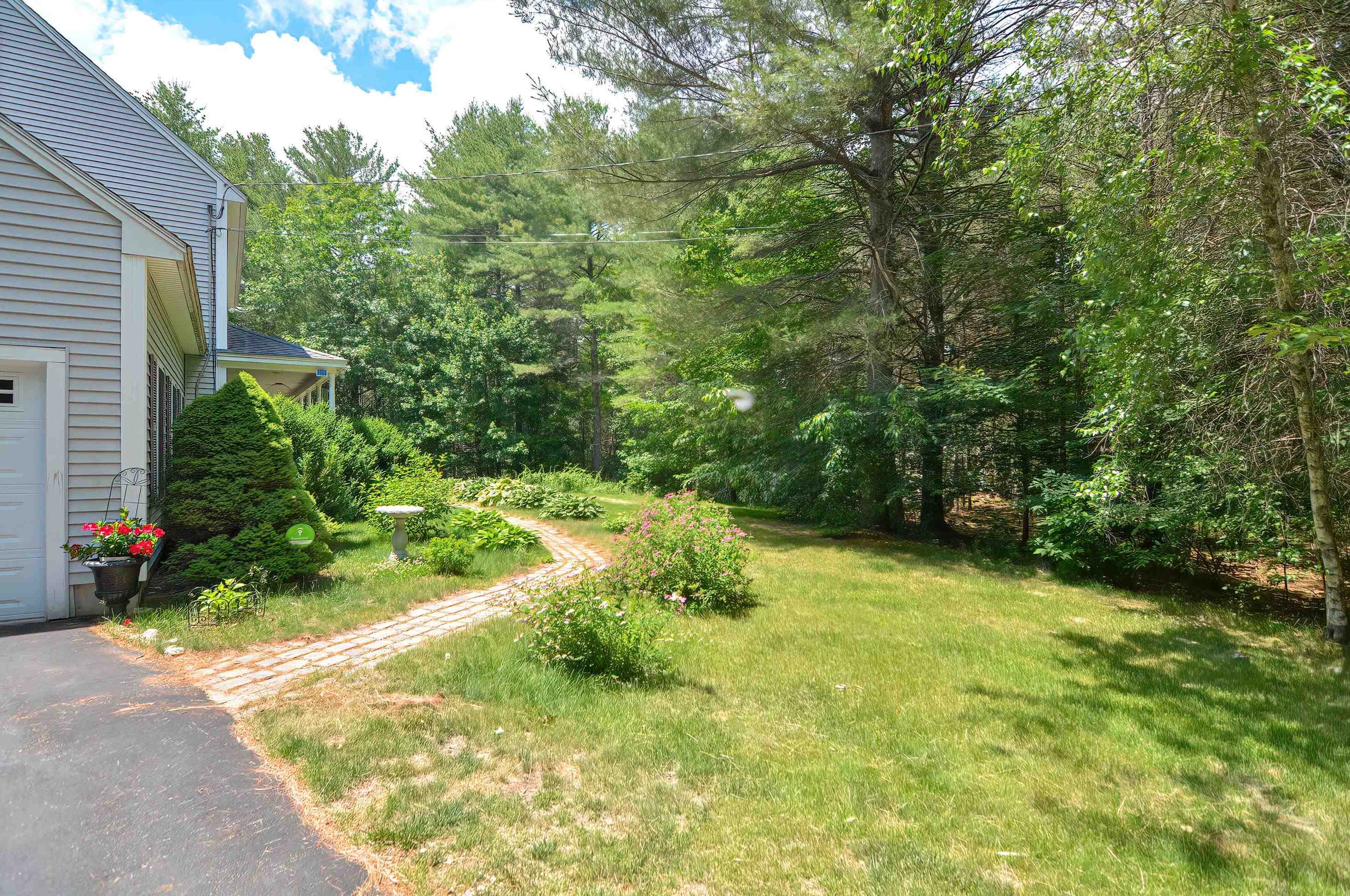 250 Middle Rd, Deerfield, NH 03037