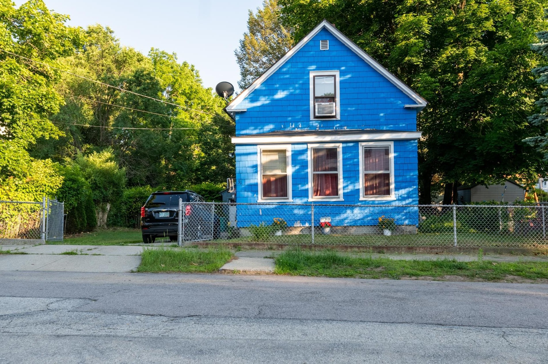 31 Mckean St, Nashua, NH 03060