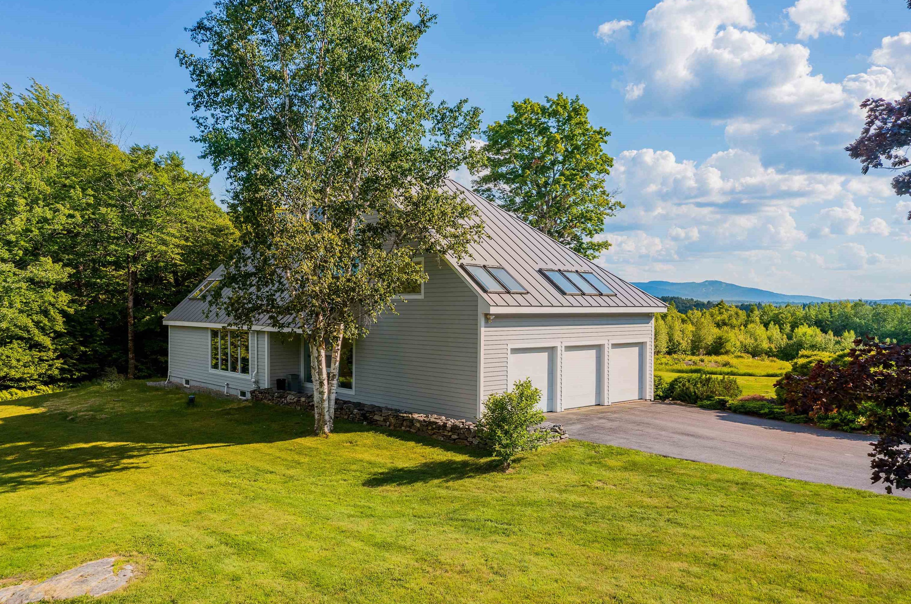 408 Knights Hill, New London, NH 03257