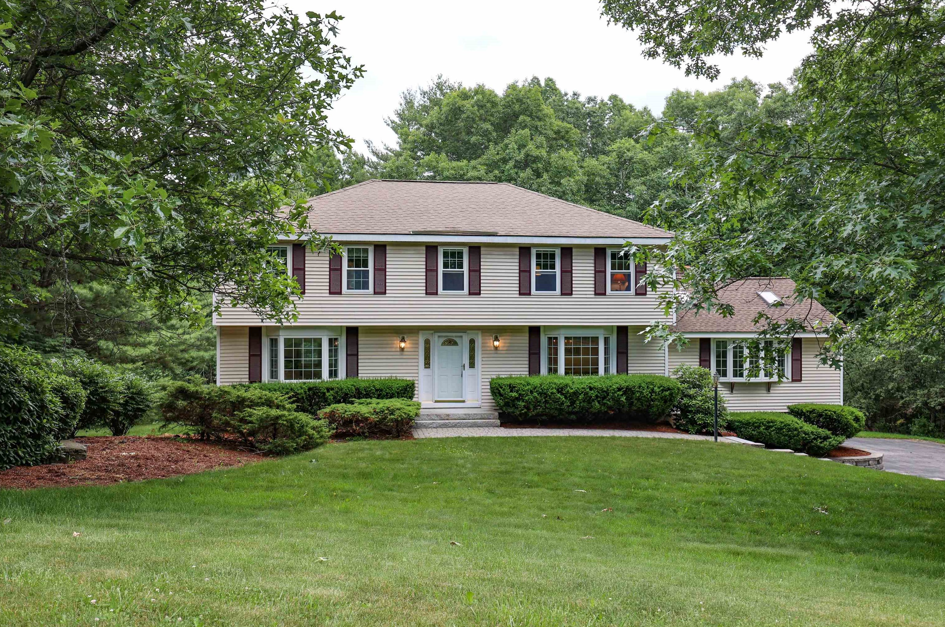 11 Park Ave, Londonderry, NH 03053