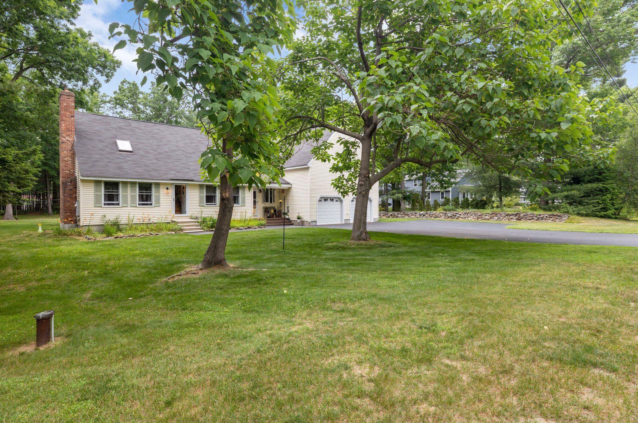 22 Center St, Hudson, NH 03052