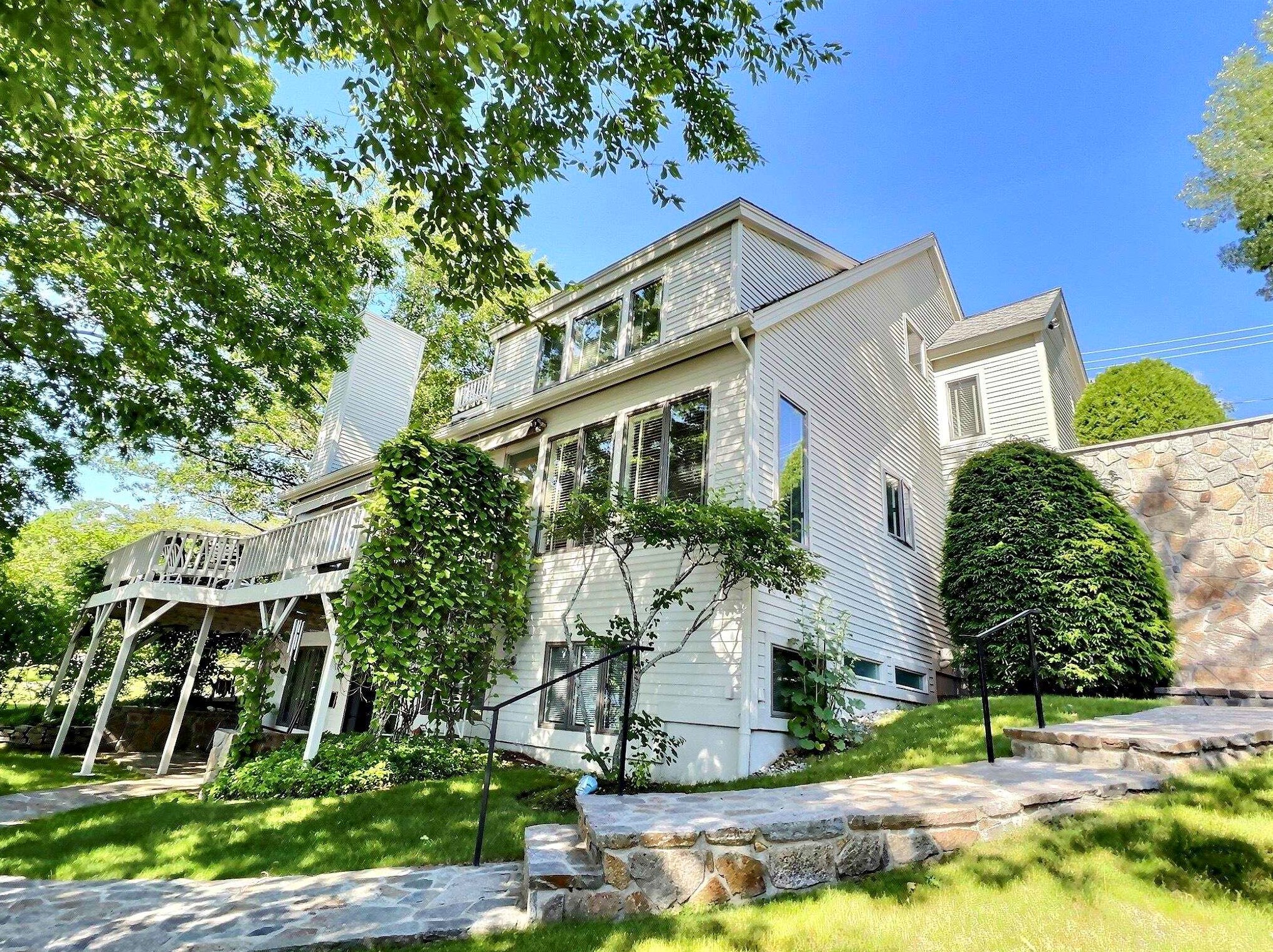 81 Lake Ave, Sunapee, NH 03782
