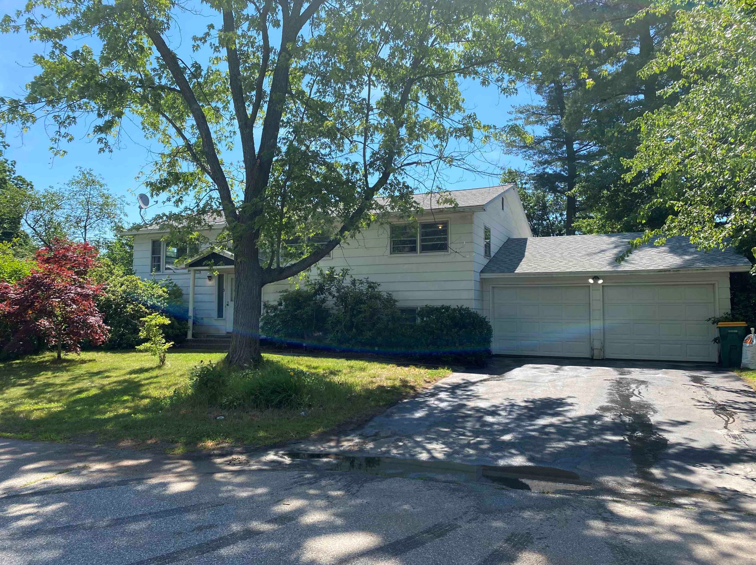 3 Claire St, Rochester NH  03867-1104 exterior