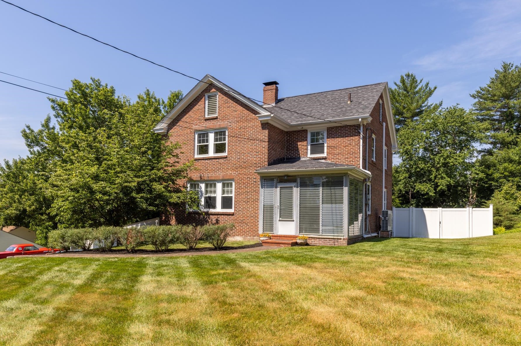 1 Drinkwater Rd, Kensington, NH 03833