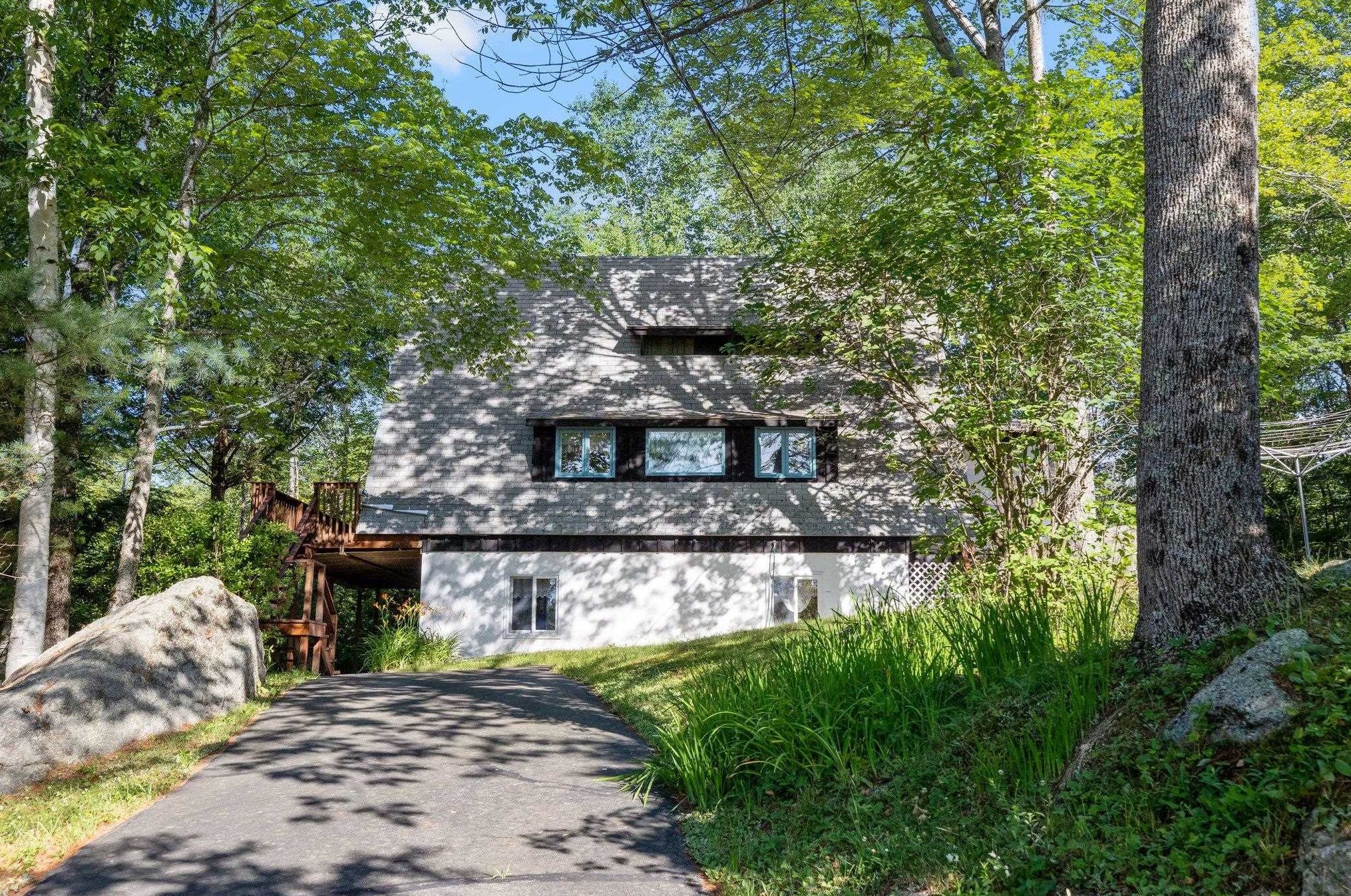 216 Roxbury Rd, Meredith, NH 03253