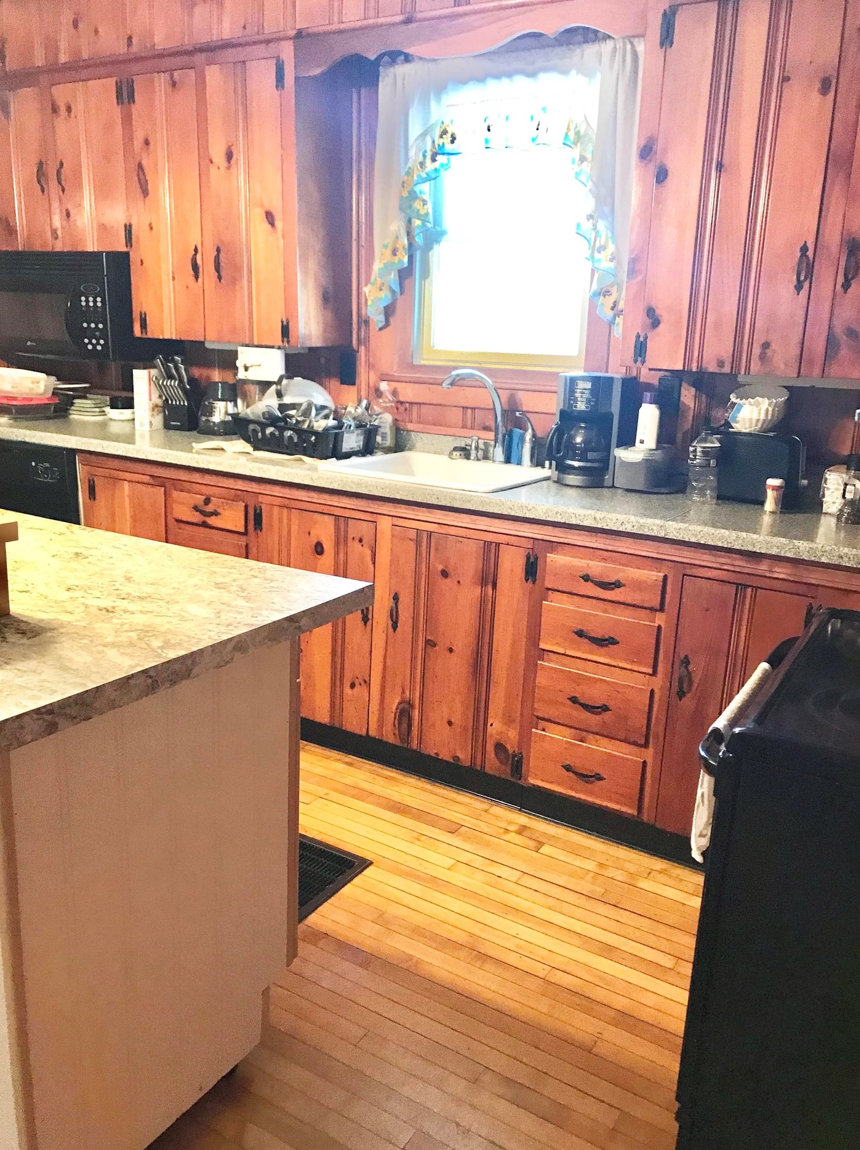 408 Candia Rd, Manchester NH 03109-5703 exterior