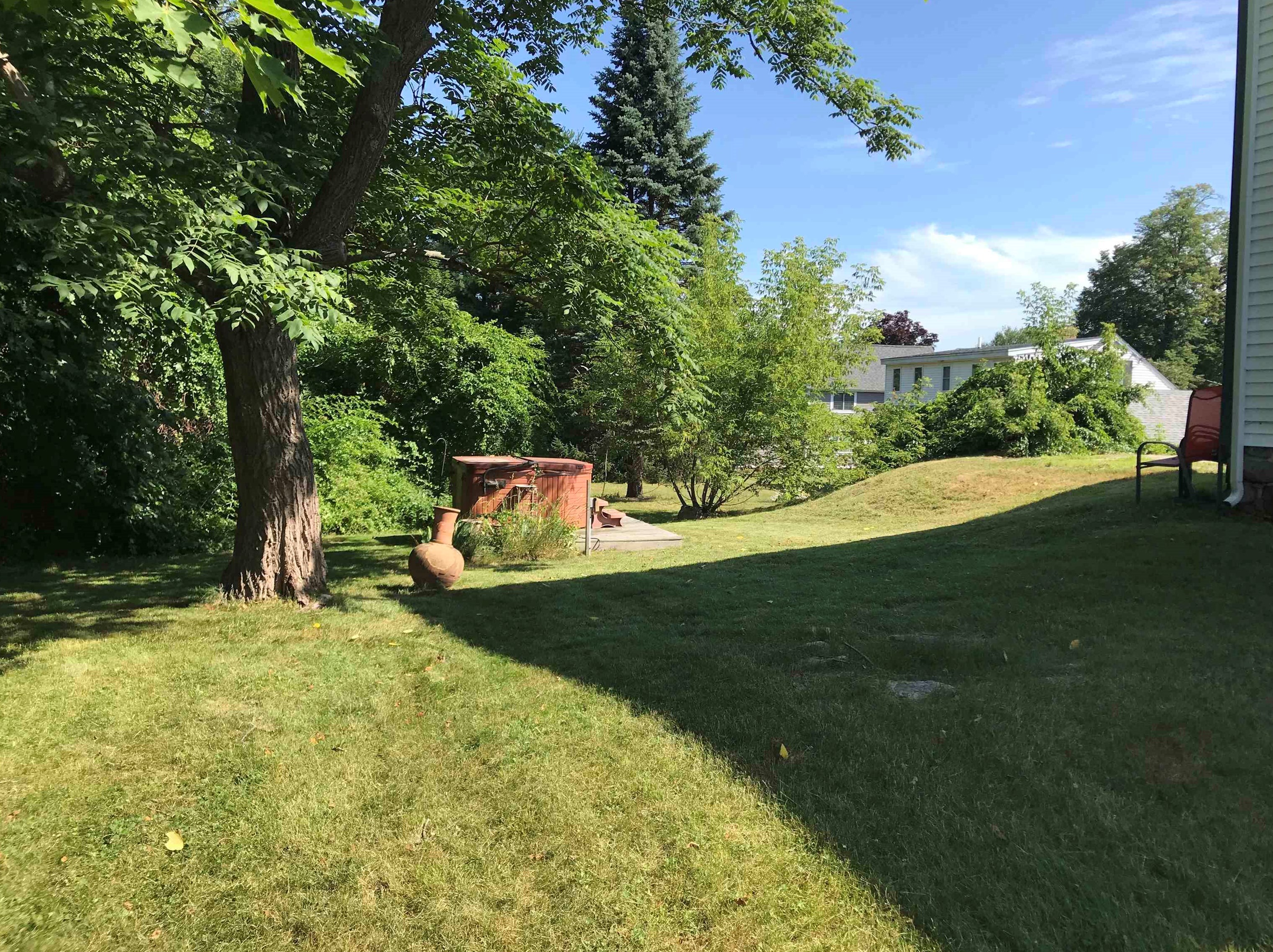 408 Candia Rd, Manchester NH 03109-5703 exterior