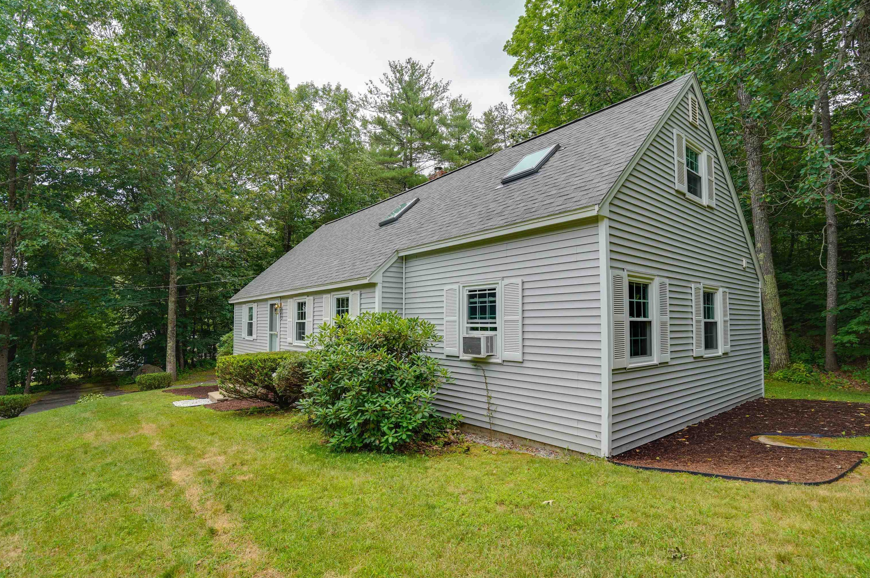 25 Dixon Ave, Newfields, NH 03856-8227