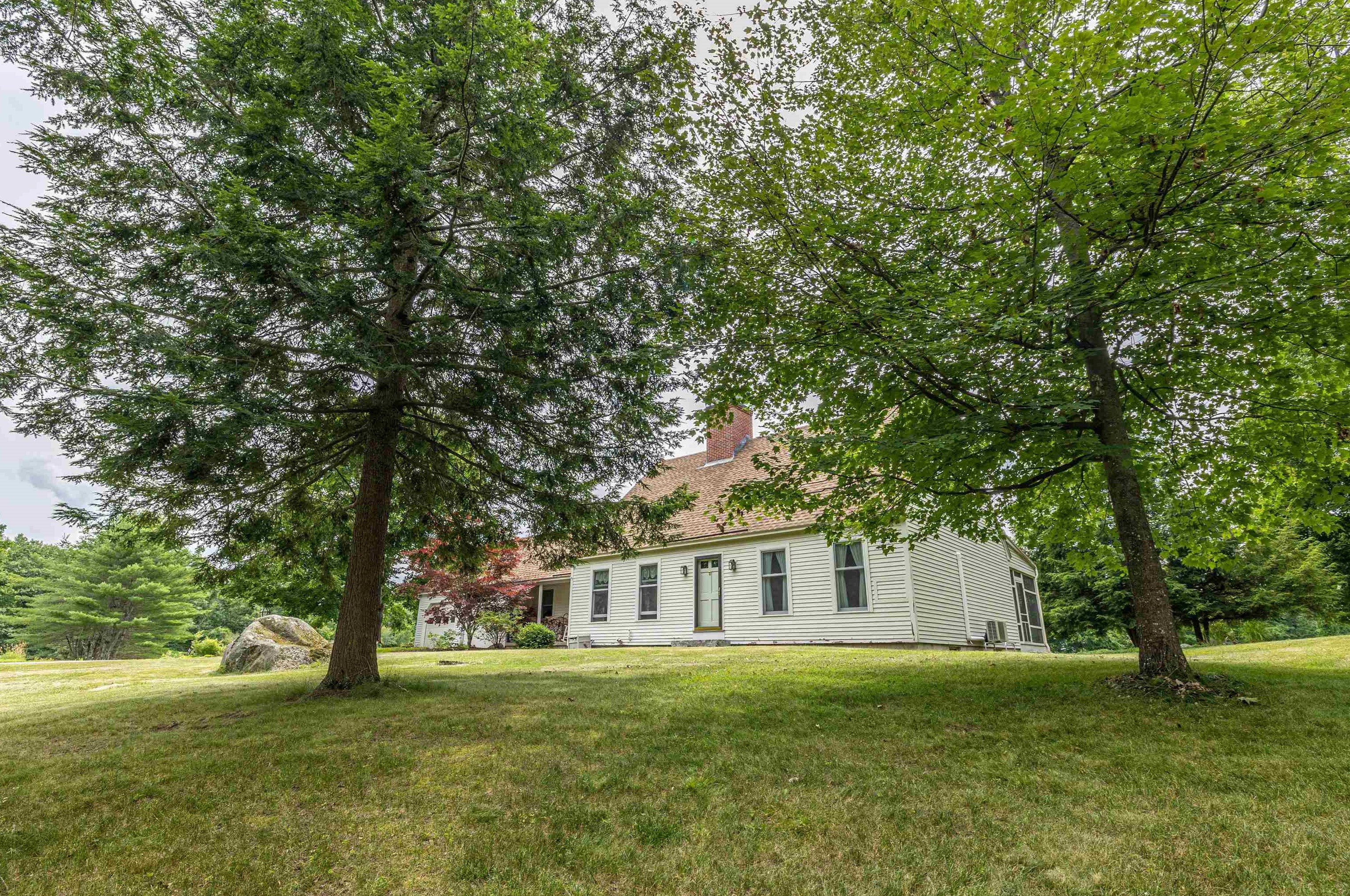 1028 Broad Cove Rd, Hopkinton, NH 03229