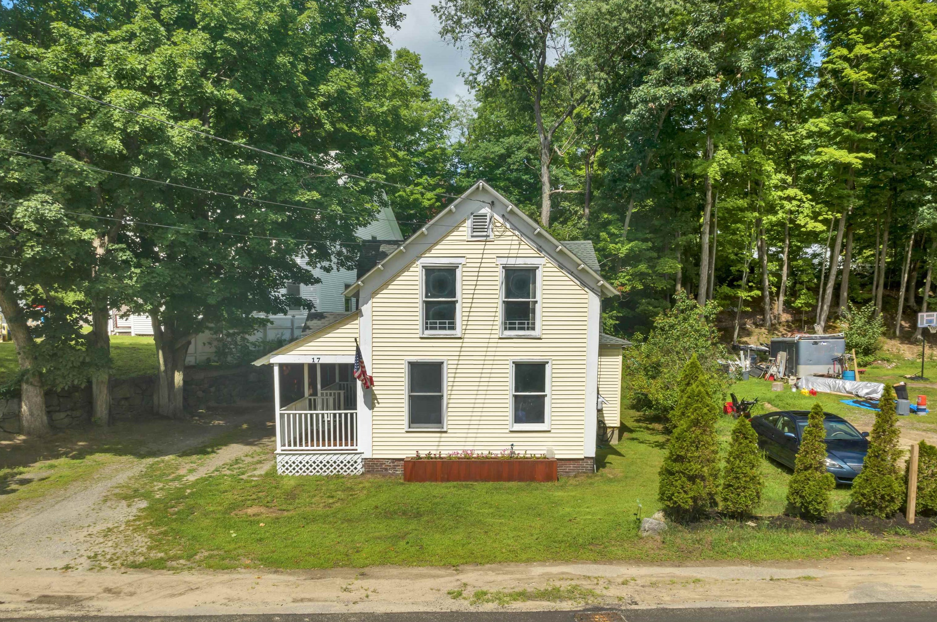 17 Riverside Dr, Ashland, NH 03217-4311