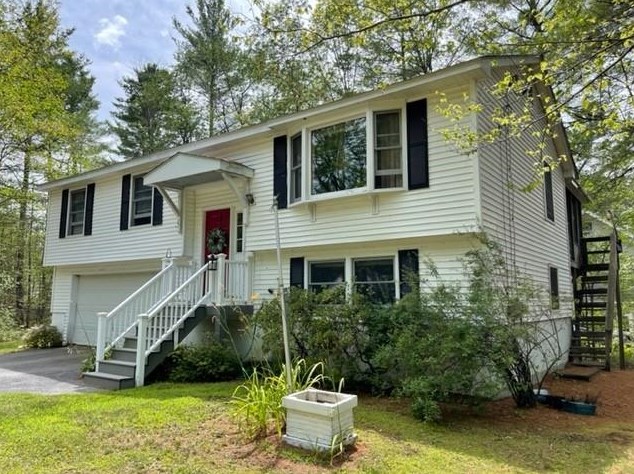 27 Heather Ln, Hales Location, NH 03860