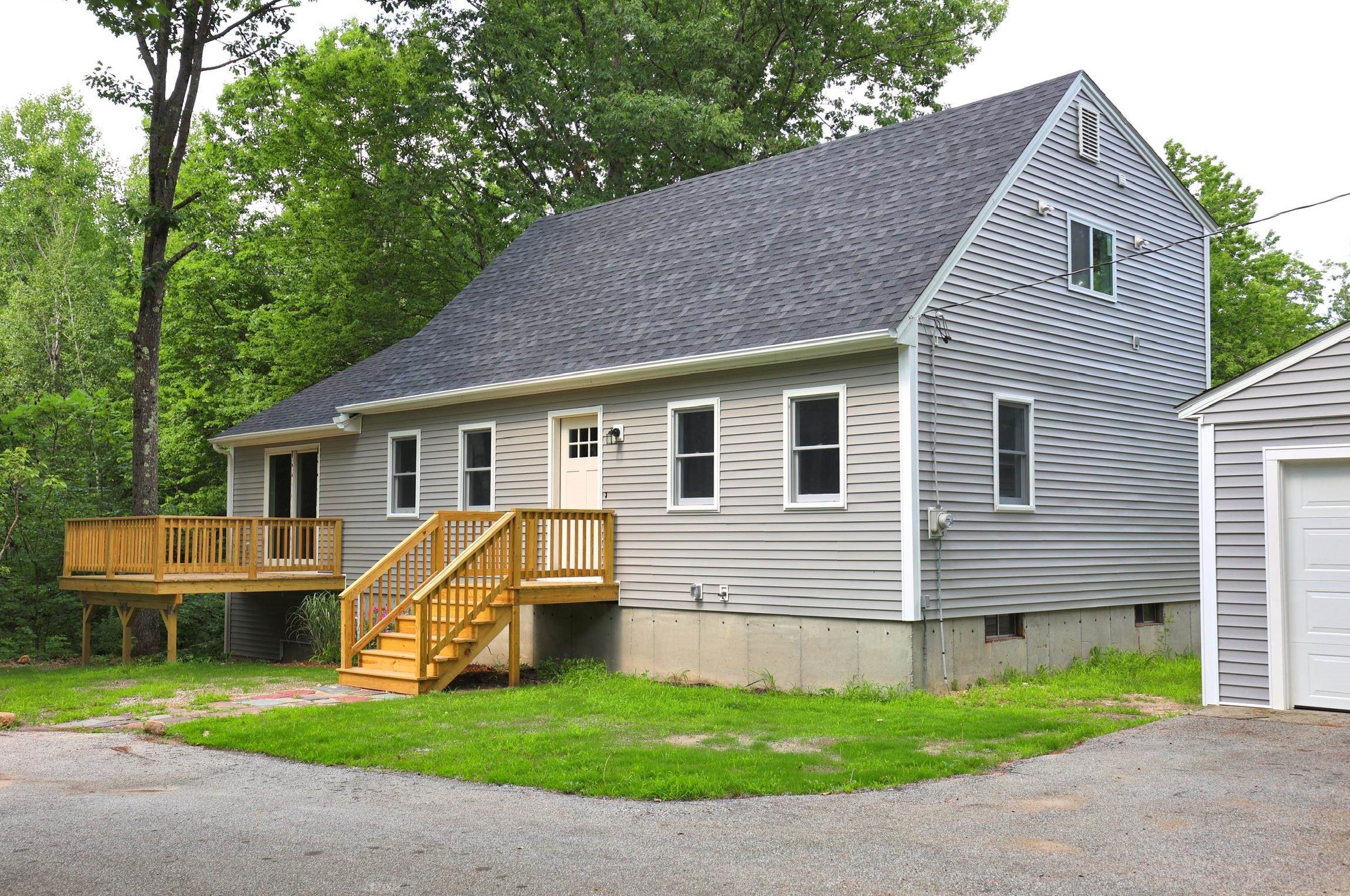 138 Lull Rd, Weare, NH 03281