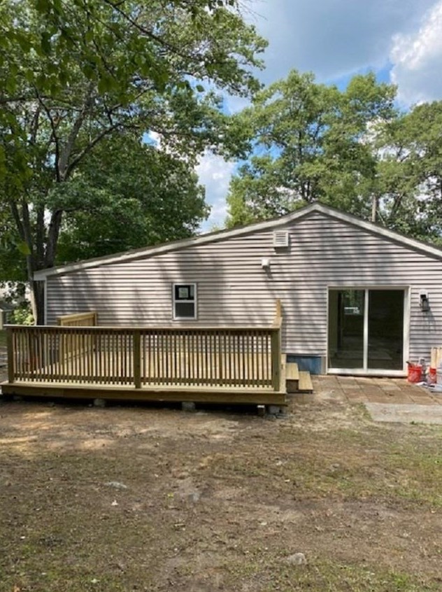 5 2 St, Dracut MA 01826-1002 exterior