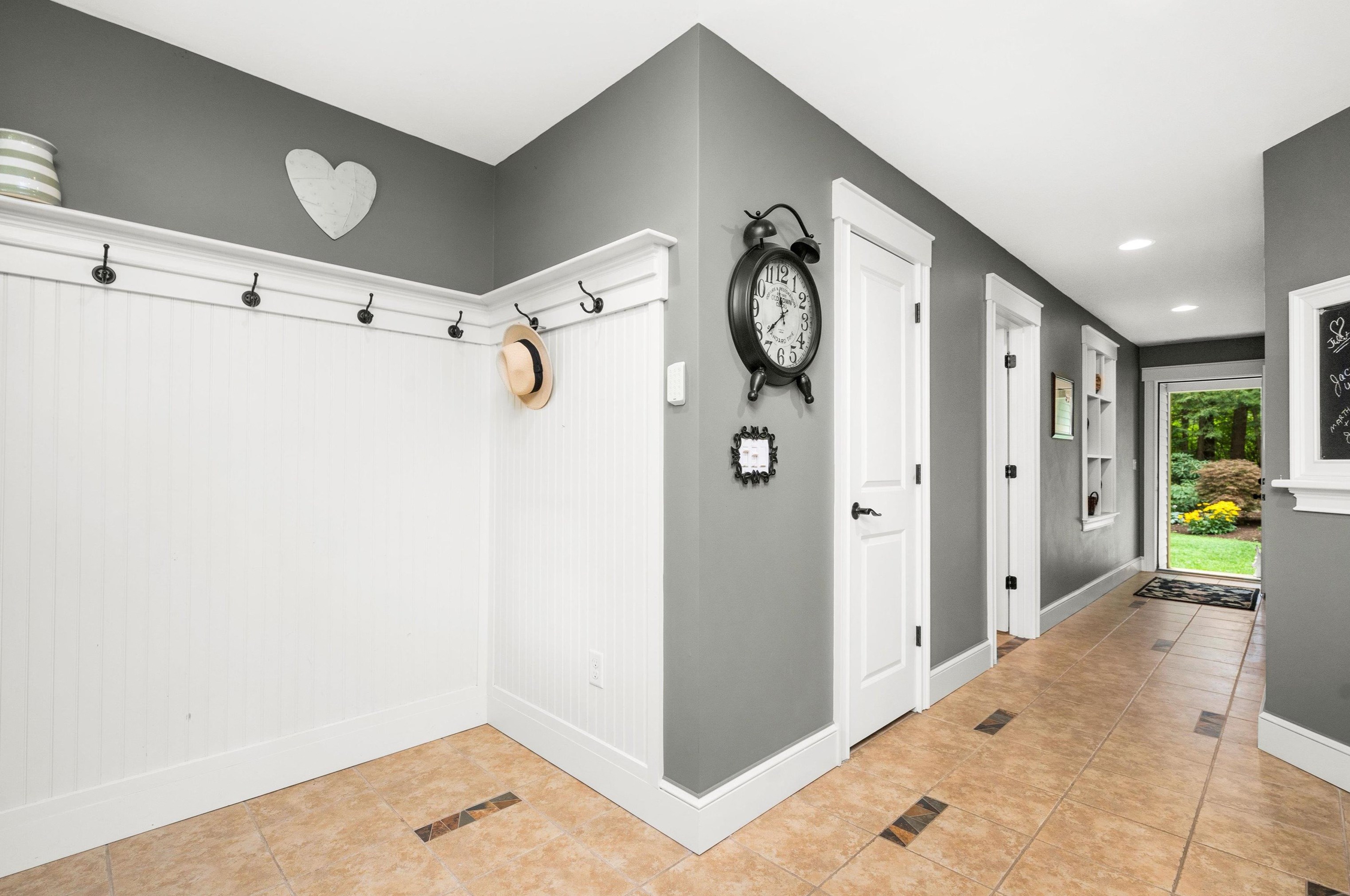 195 Heather St, Manchester NH 03104-2042 exterior