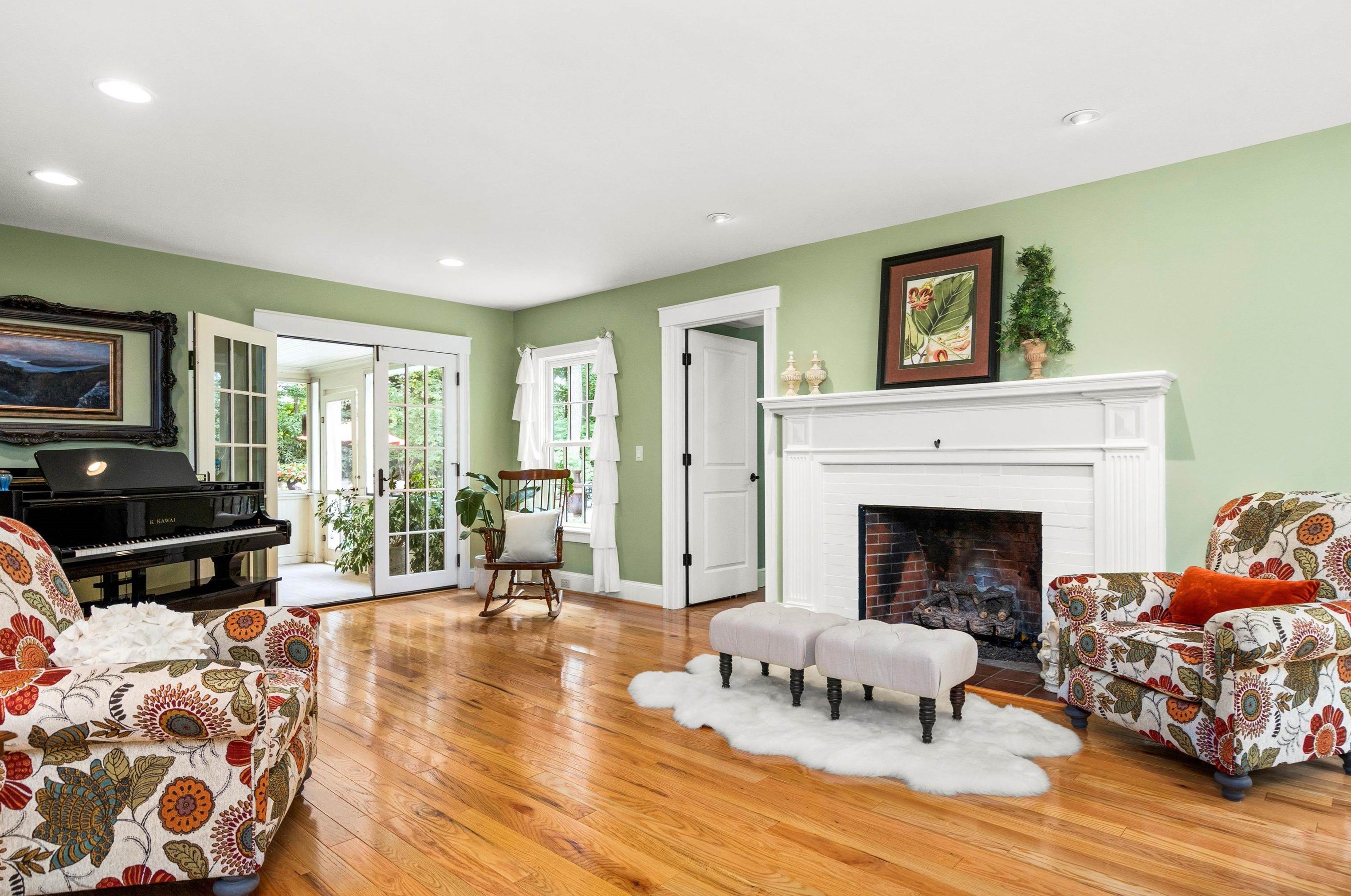 195 Heather St, Manchester NH 03104-2042 exterior