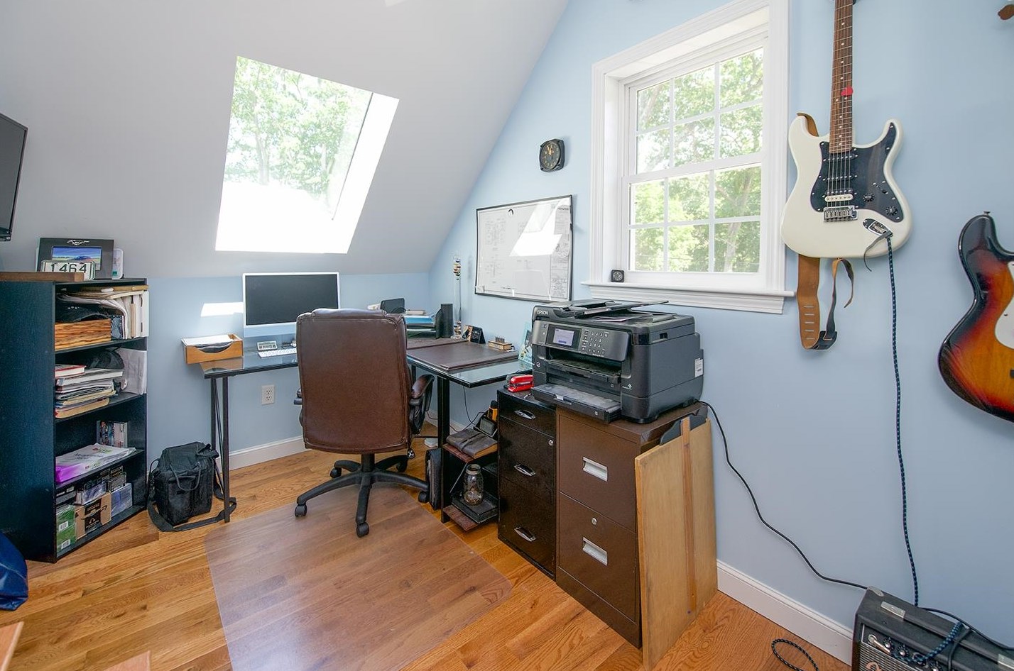 2 Beech Street Ext, Newmarket NH 03857-1502 exterior