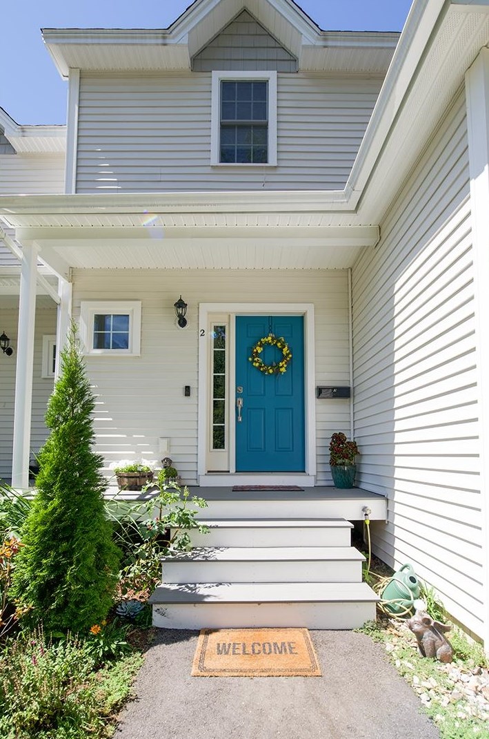 2 Beech Street Ext, Newmarket NH 03857-1502 exterior