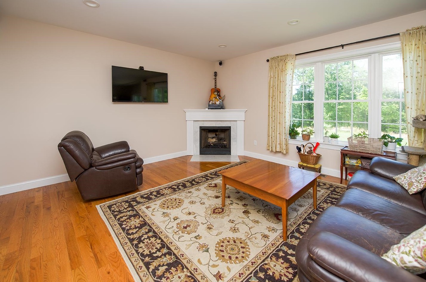 2 Beech Street Ext, Newmarket NH 03857-1502 exterior