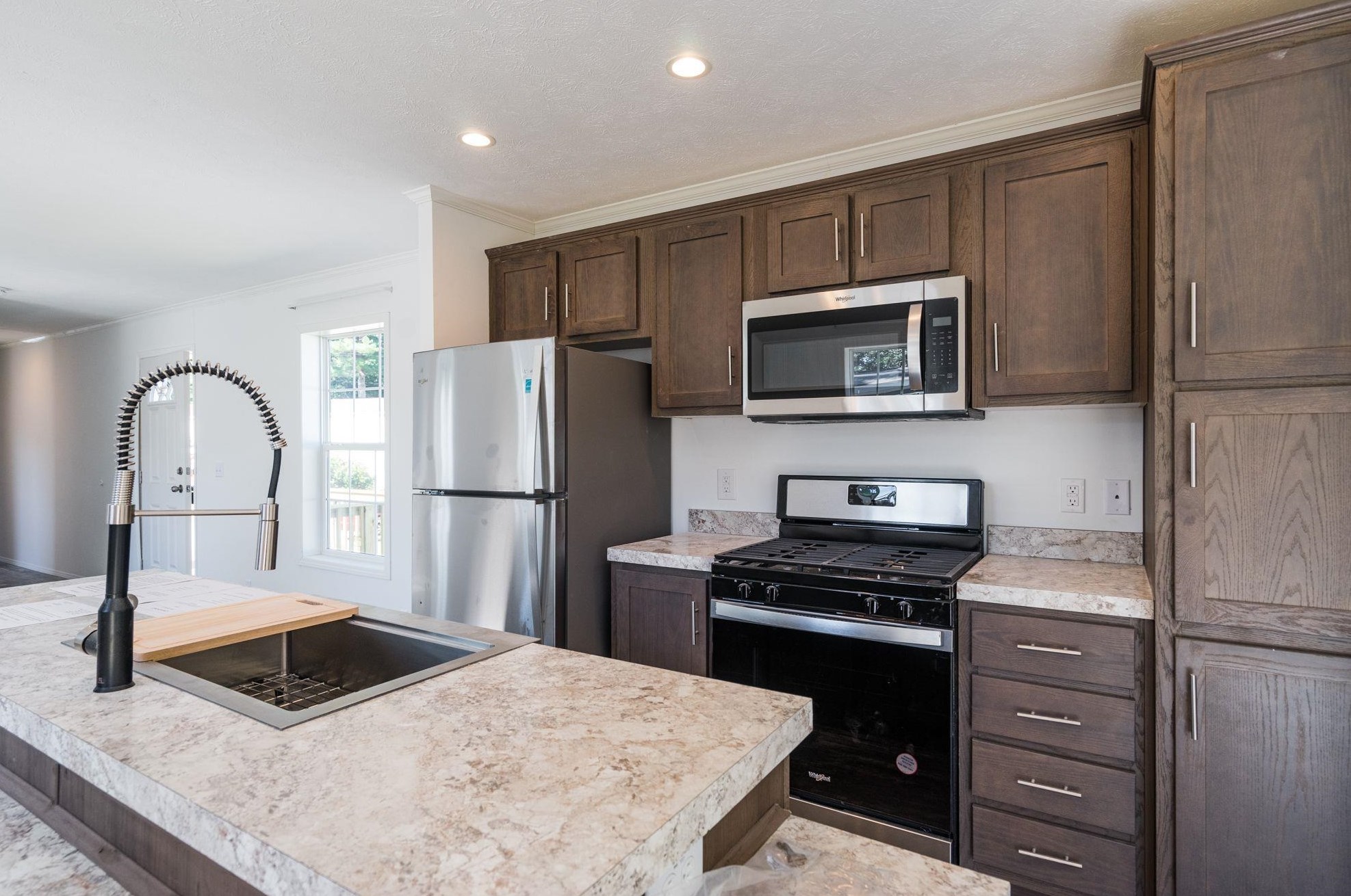 15 Robbins St, Hinsdale, NH 03451
