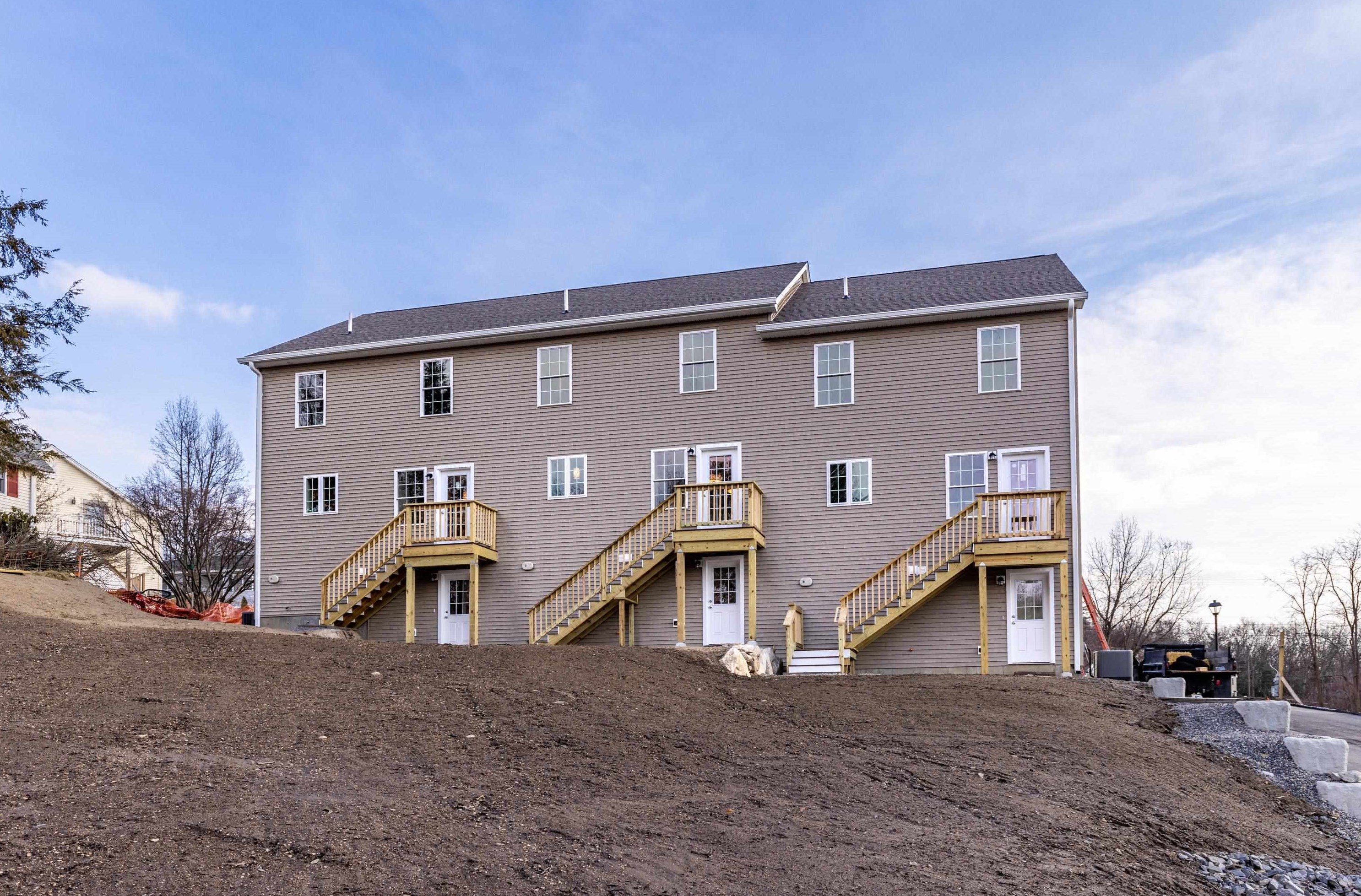 601 Old Wellington Rd, Manchester NH  03104-4111 exterior