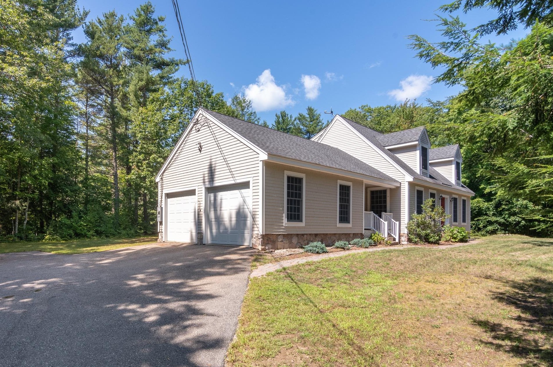 77 Washington Dr, Wakefield, NH 03830