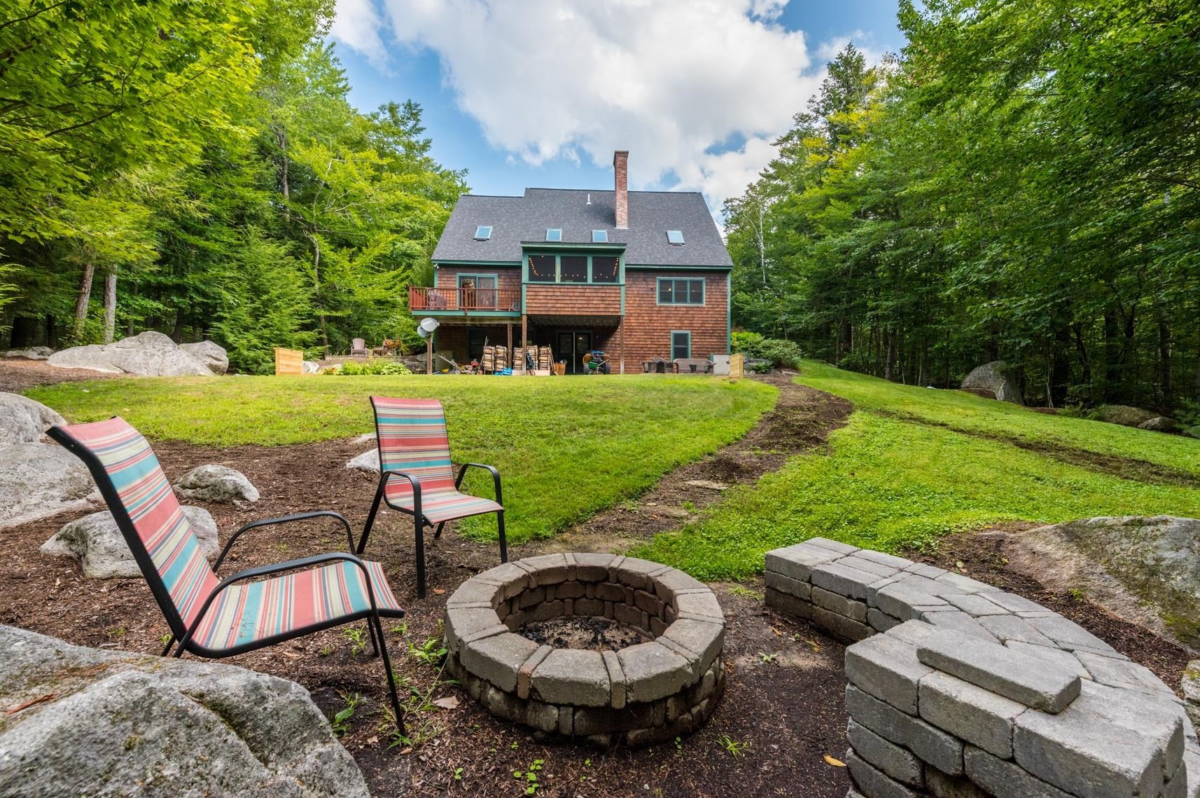 518 Old Main St, New London, NH 03257
