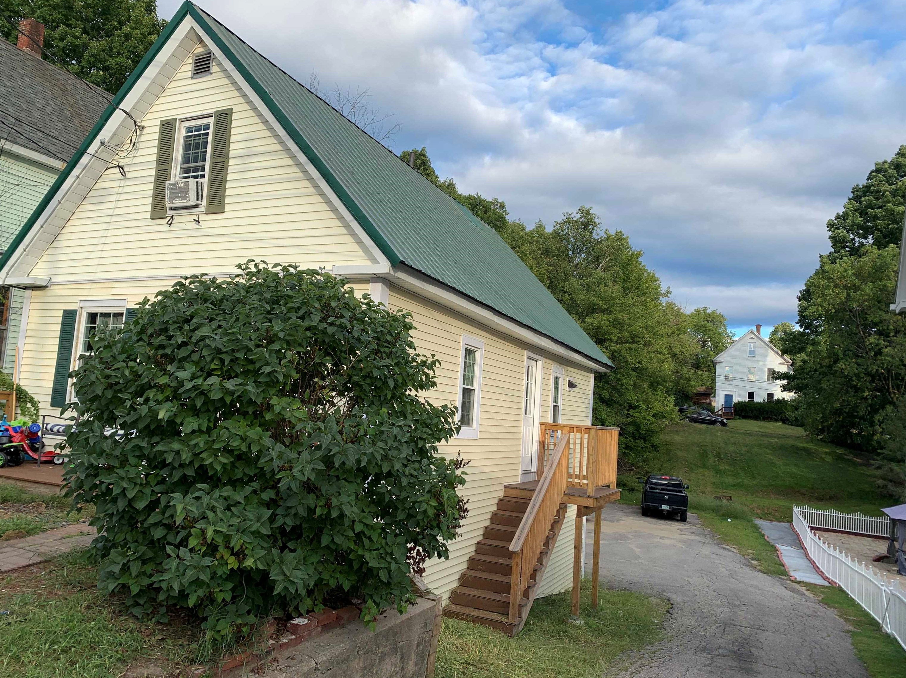 21 Mill St, Ashland, NH 03217