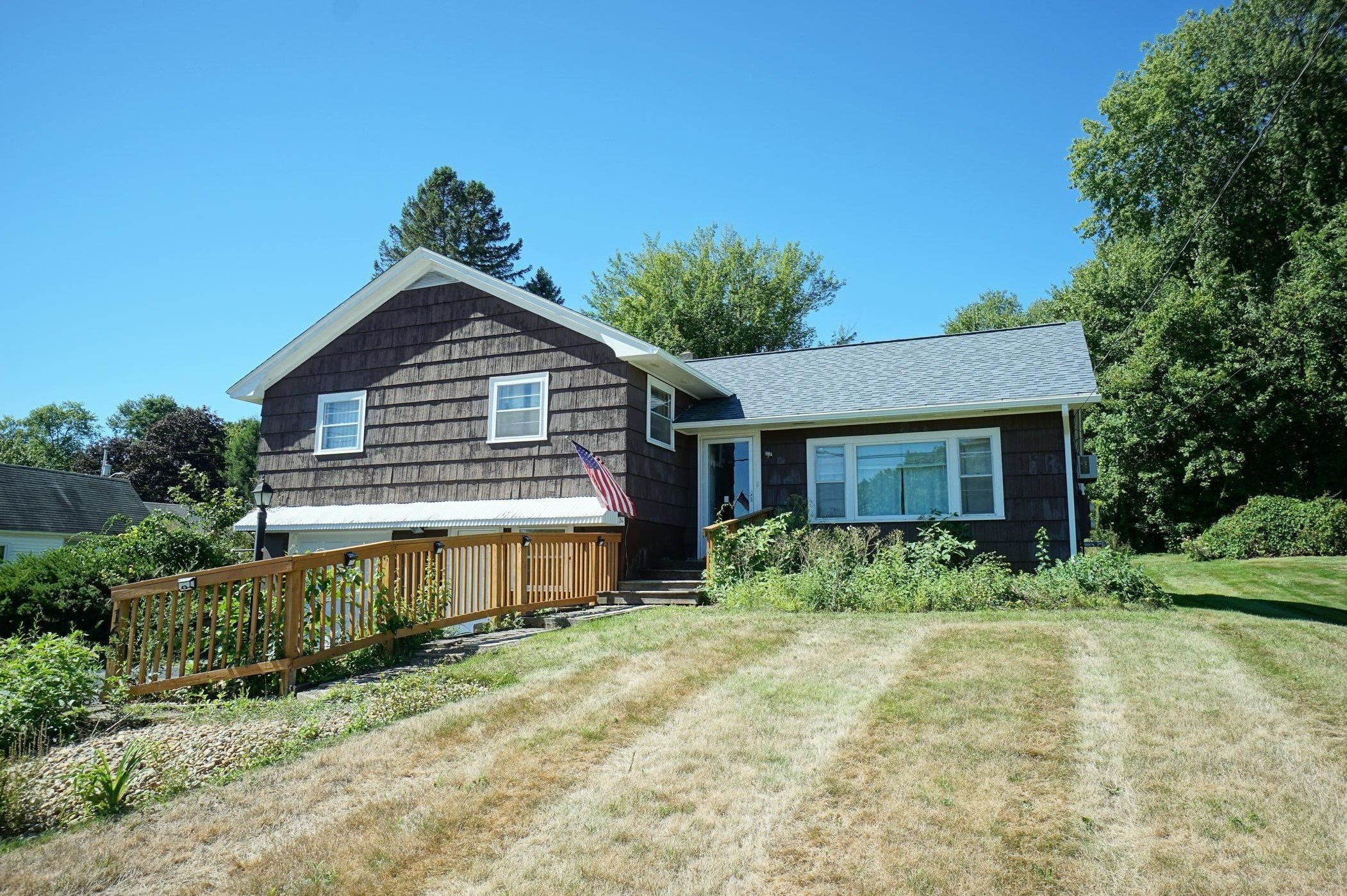 162 Rockland Ave, Manchester, NH 03102-4152