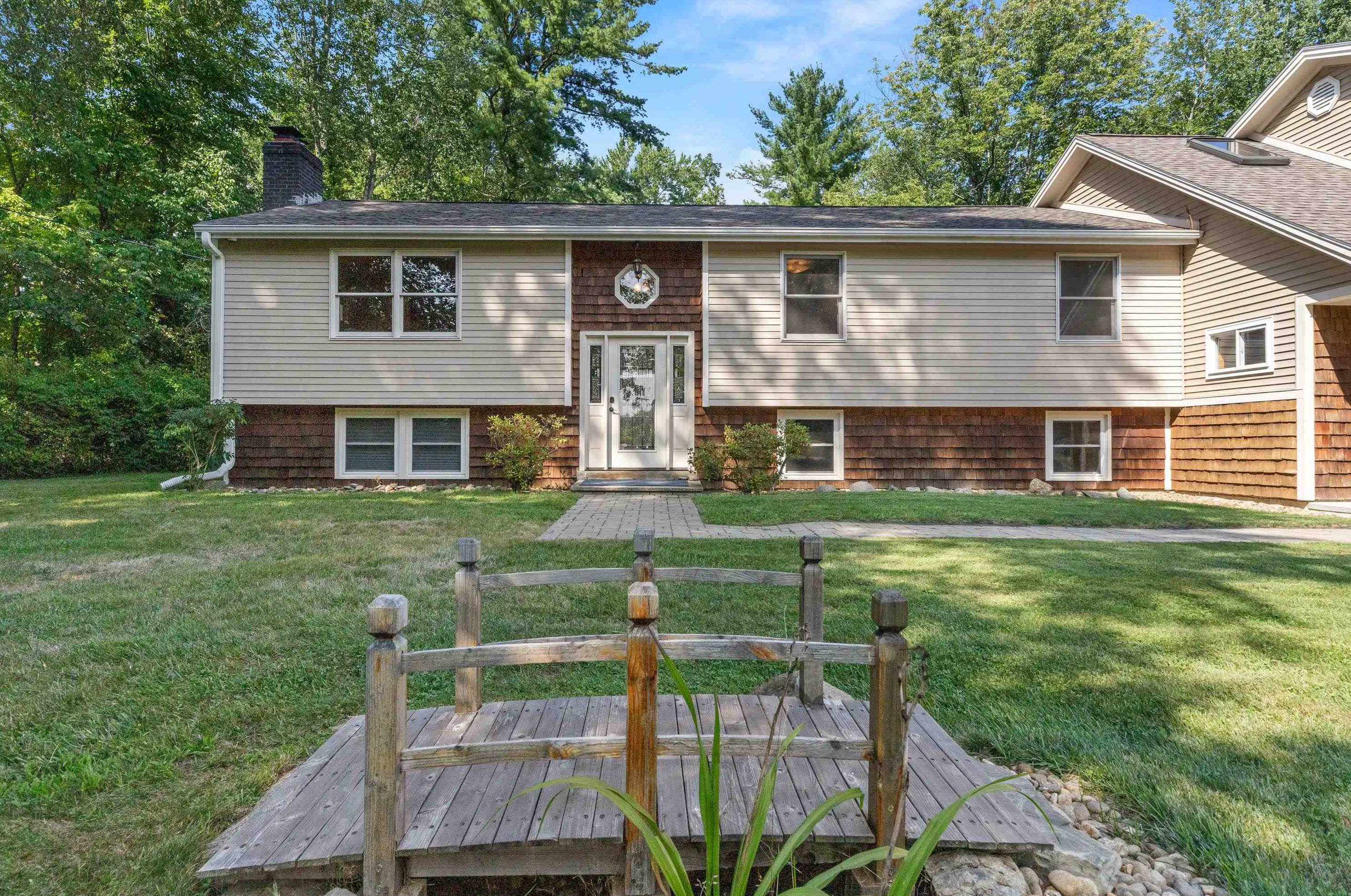 93 Winnicutt Rd, Stratham, NH 03885