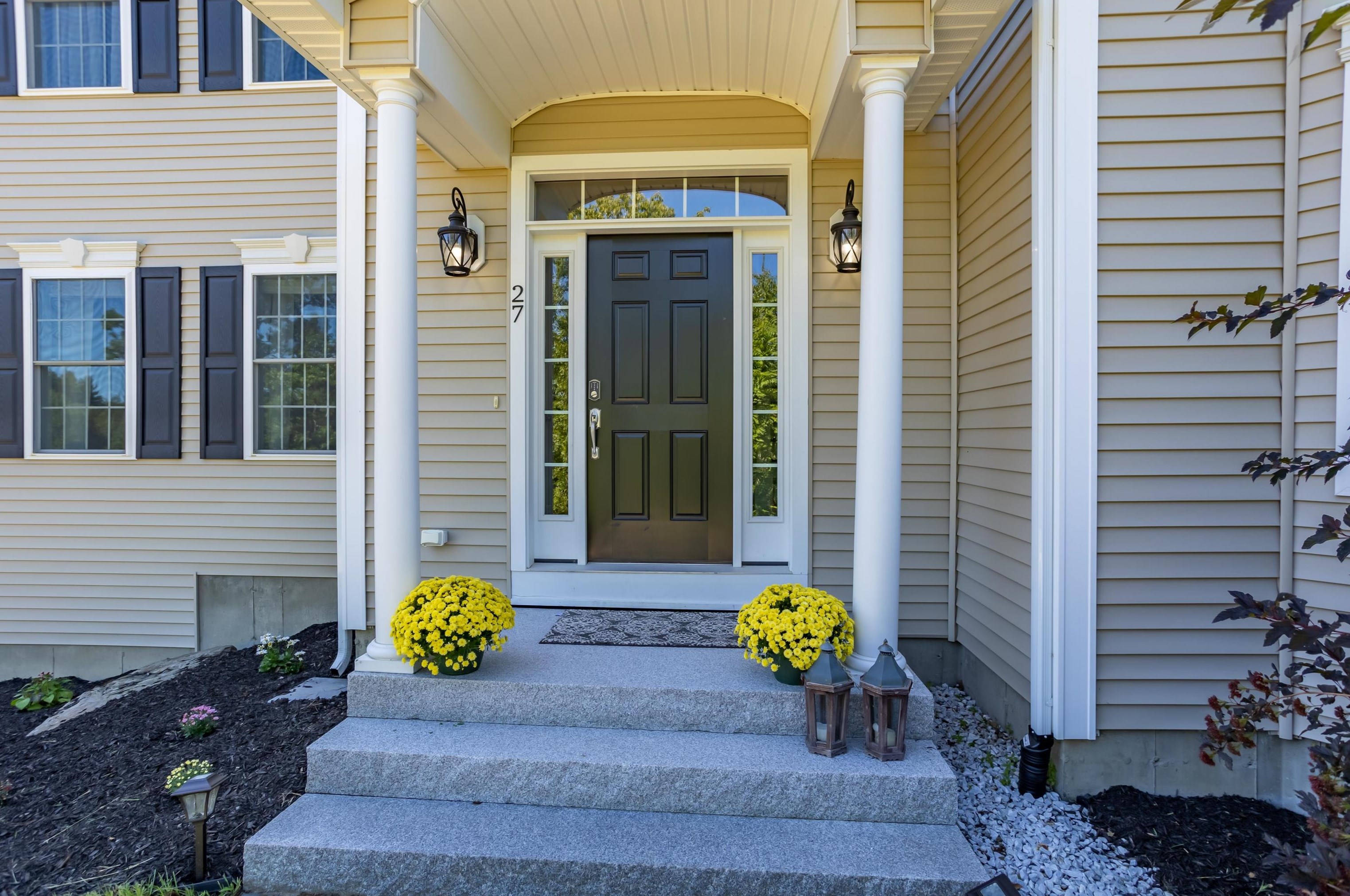 27 Senter Farm Rd, Hudson, NH 03051