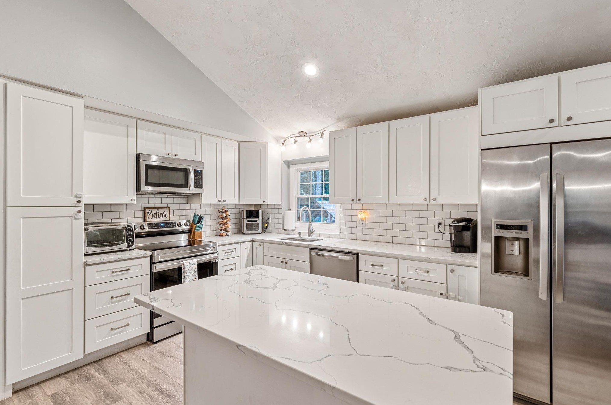 118 Scobie Pond Rd, Derry, NH 03038