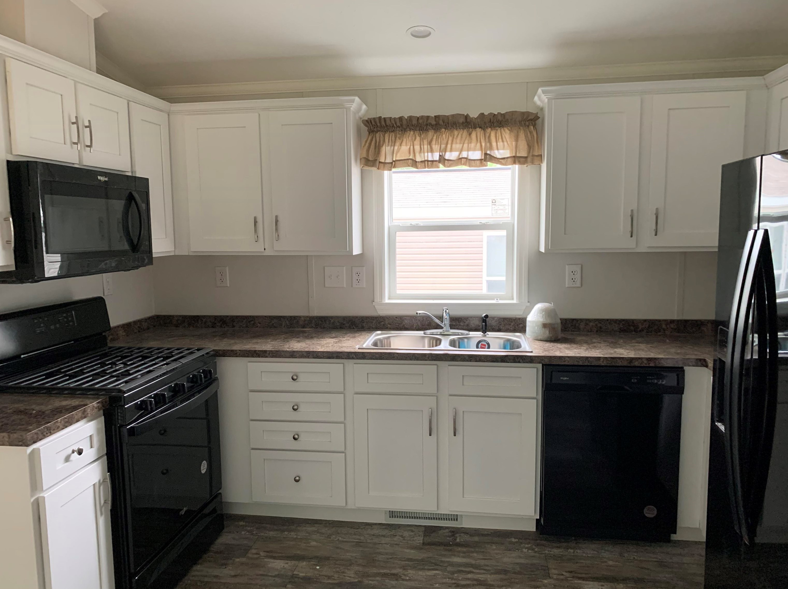 2 Roby Ln, Lee, NH 03824