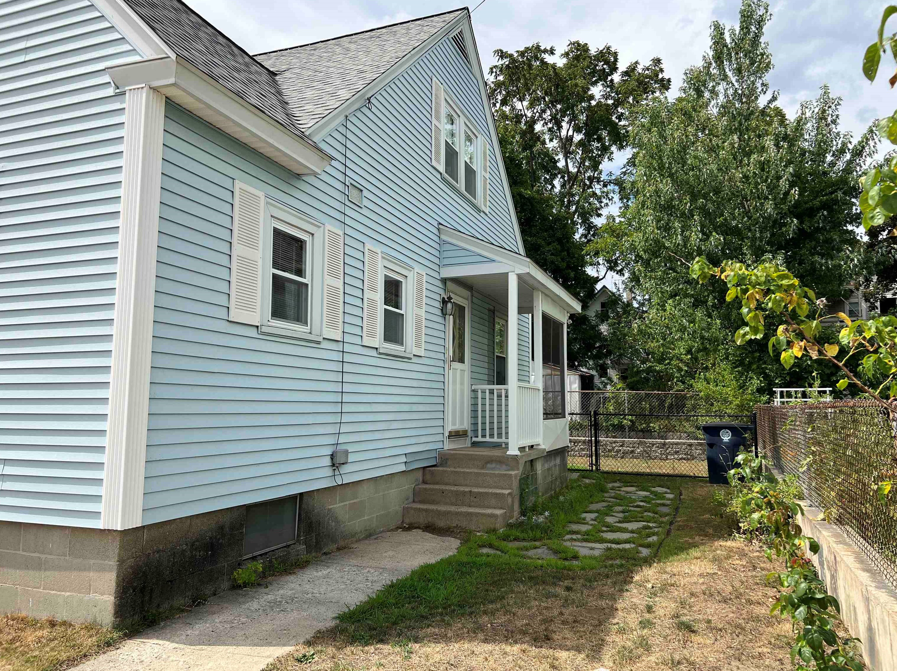 59 Blossom St, Nashua, NH 03060